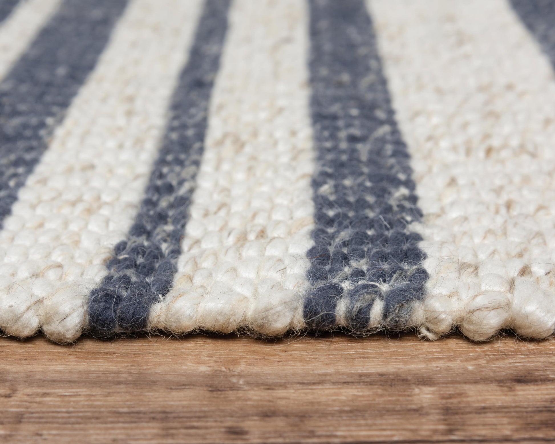 Casual rug, 8' x 10'.
