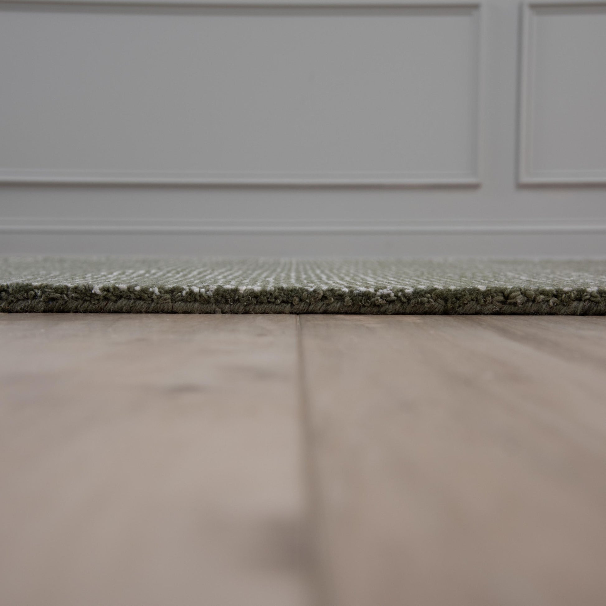 Casual rug, 3' x 5'.