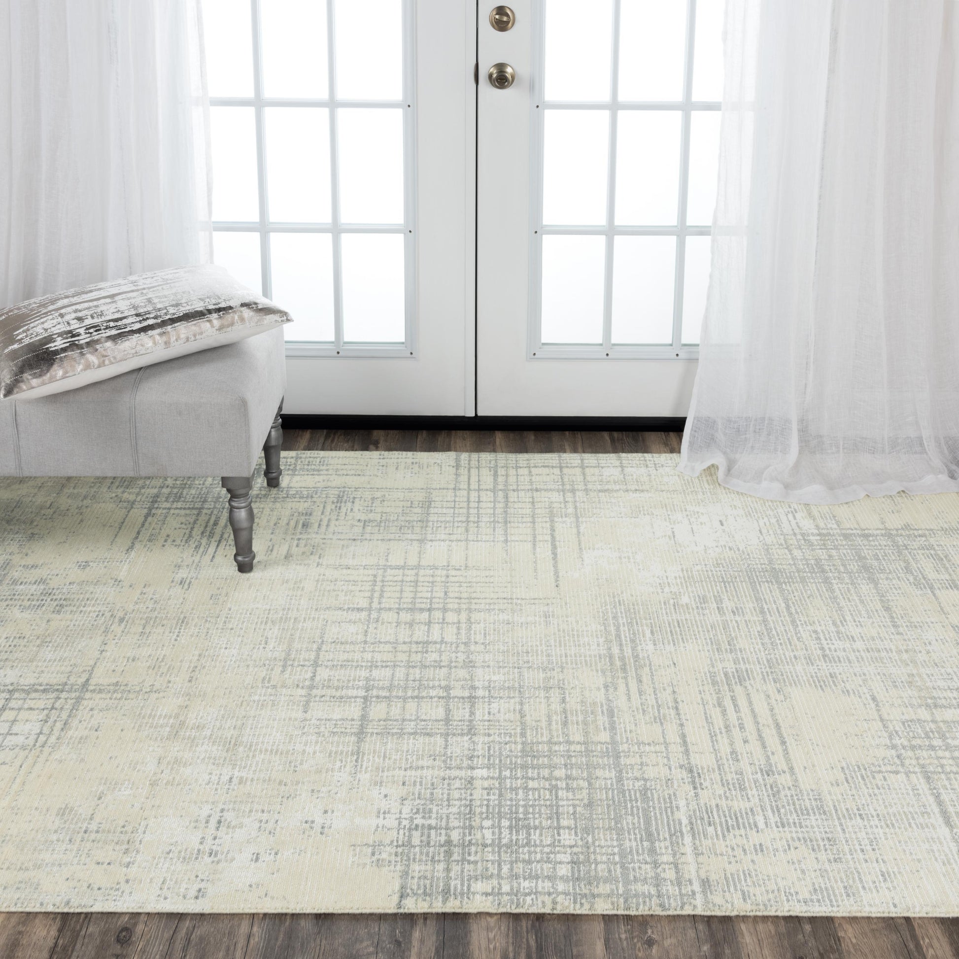 Rug, 10' x 13'.