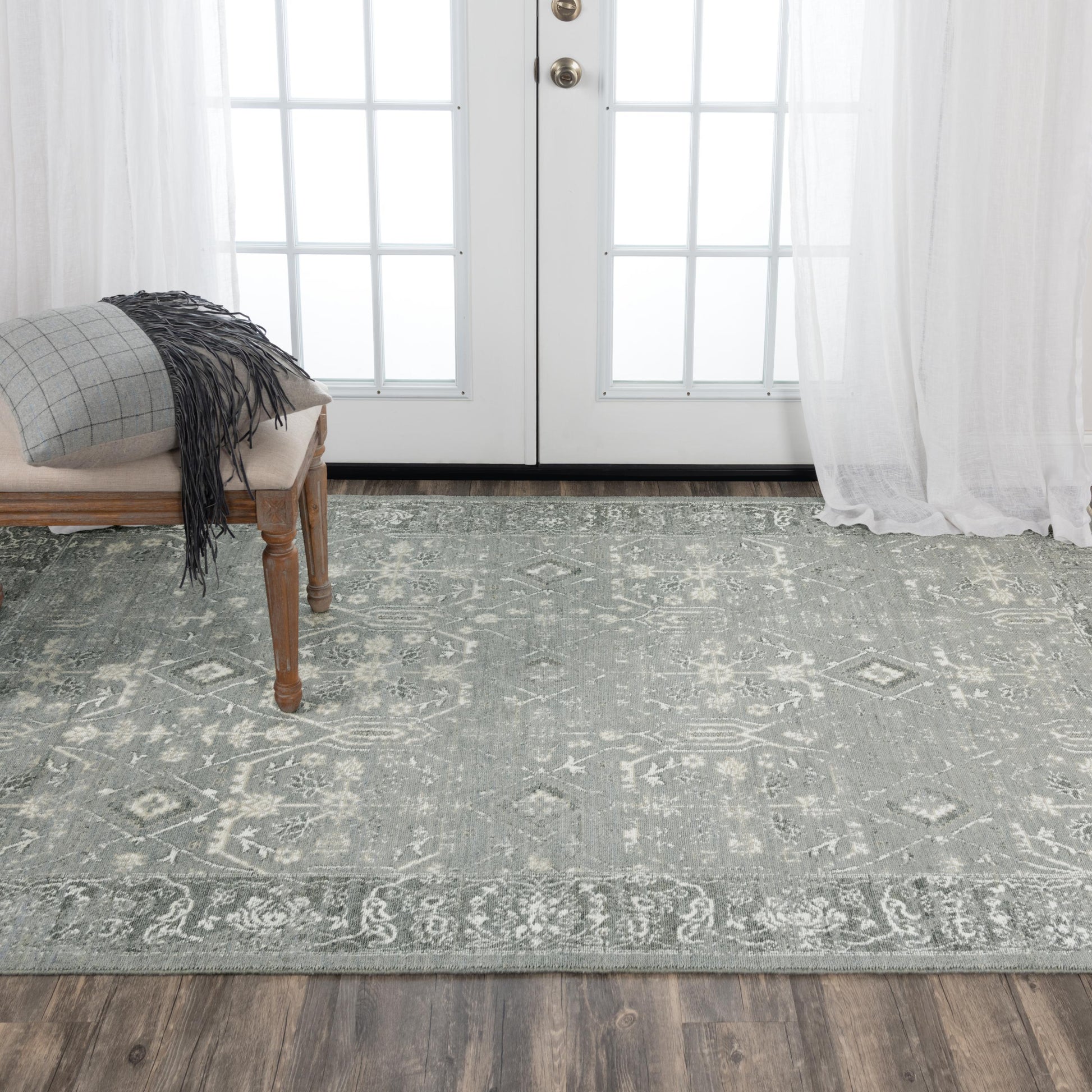 Traditional rug, 8' x 10'.
