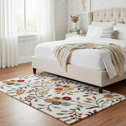 Contemporary rug, 7' x 10'.