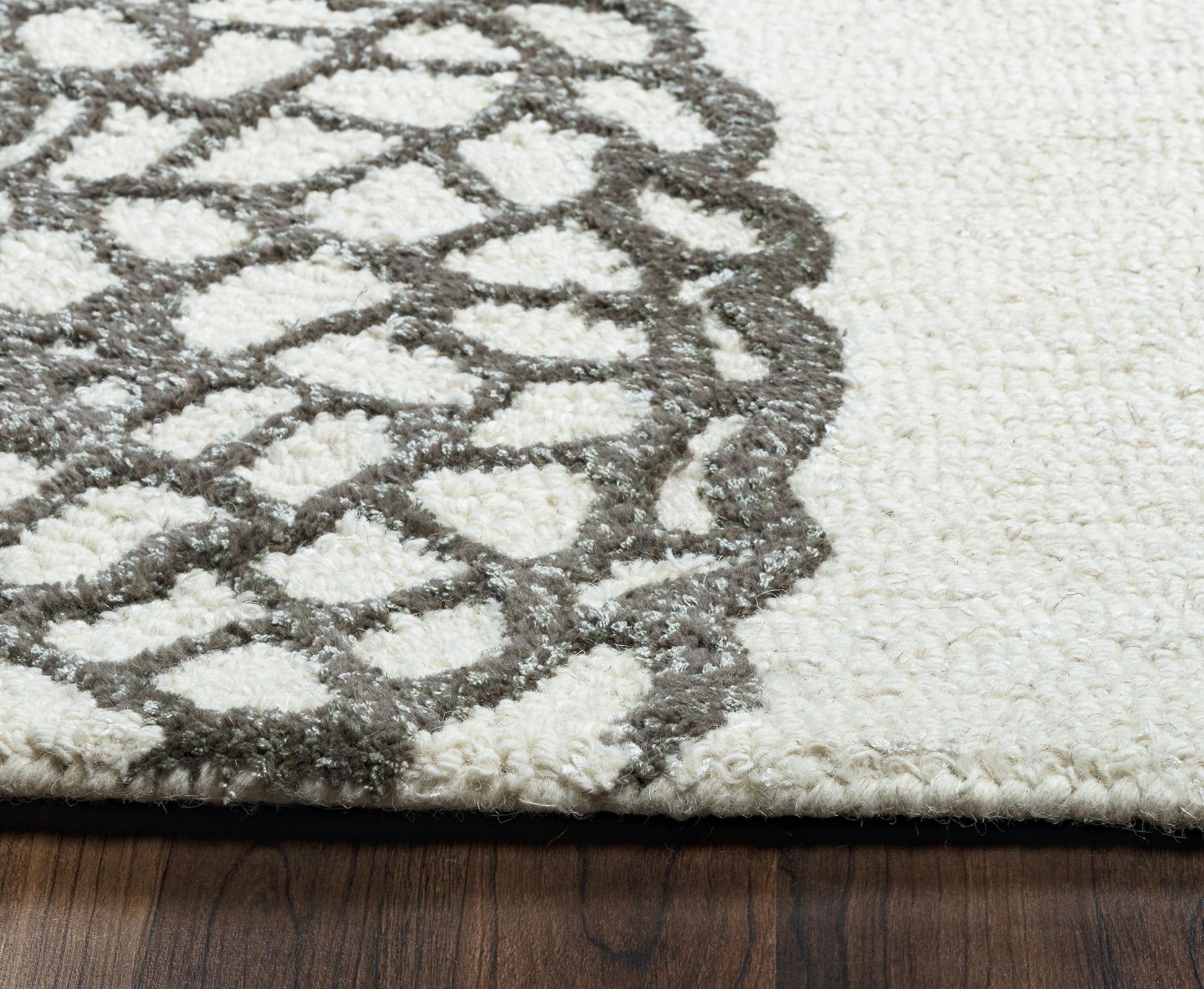 Round rug, 10' diameter, transitional style.