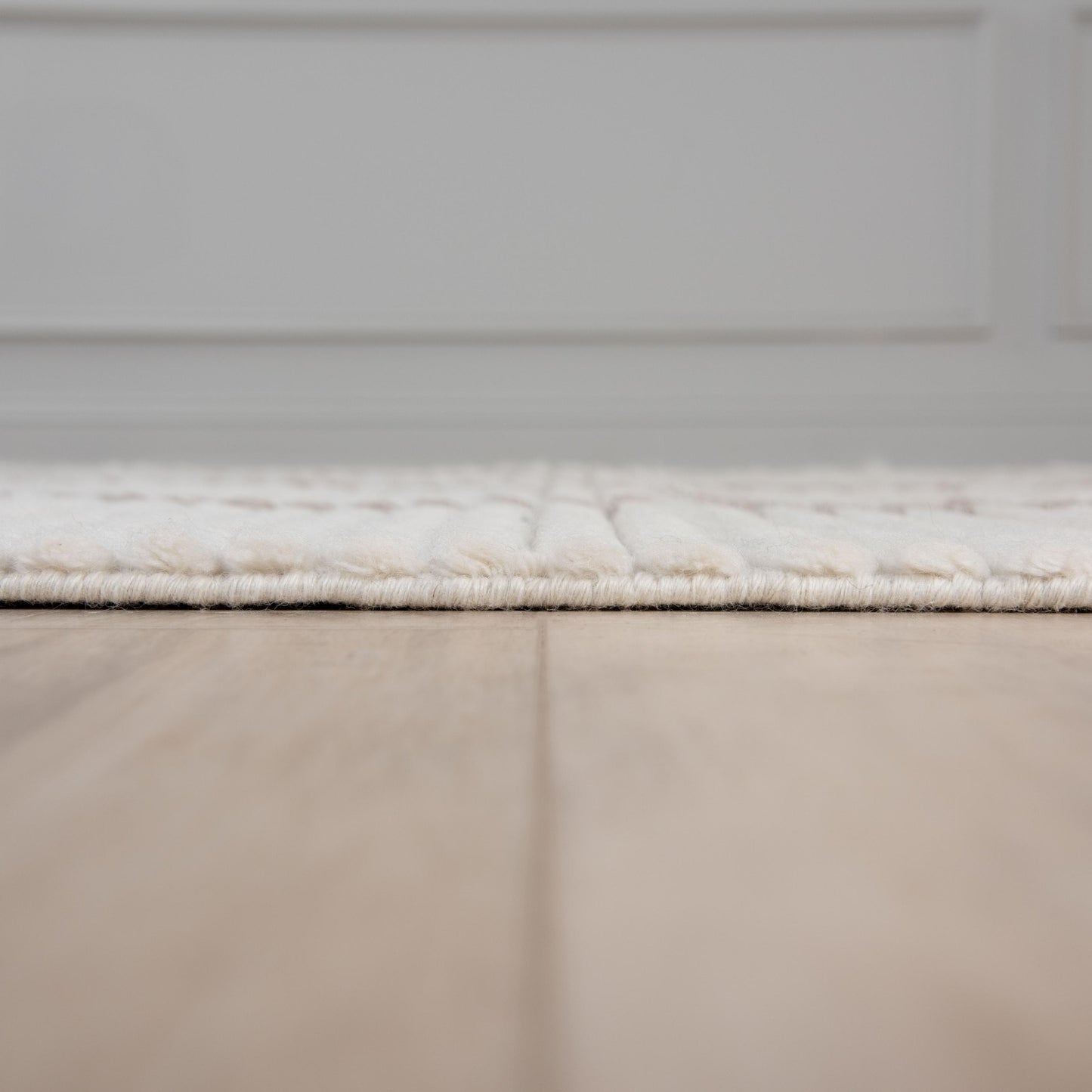 Casual area rug, 5' x 8'.