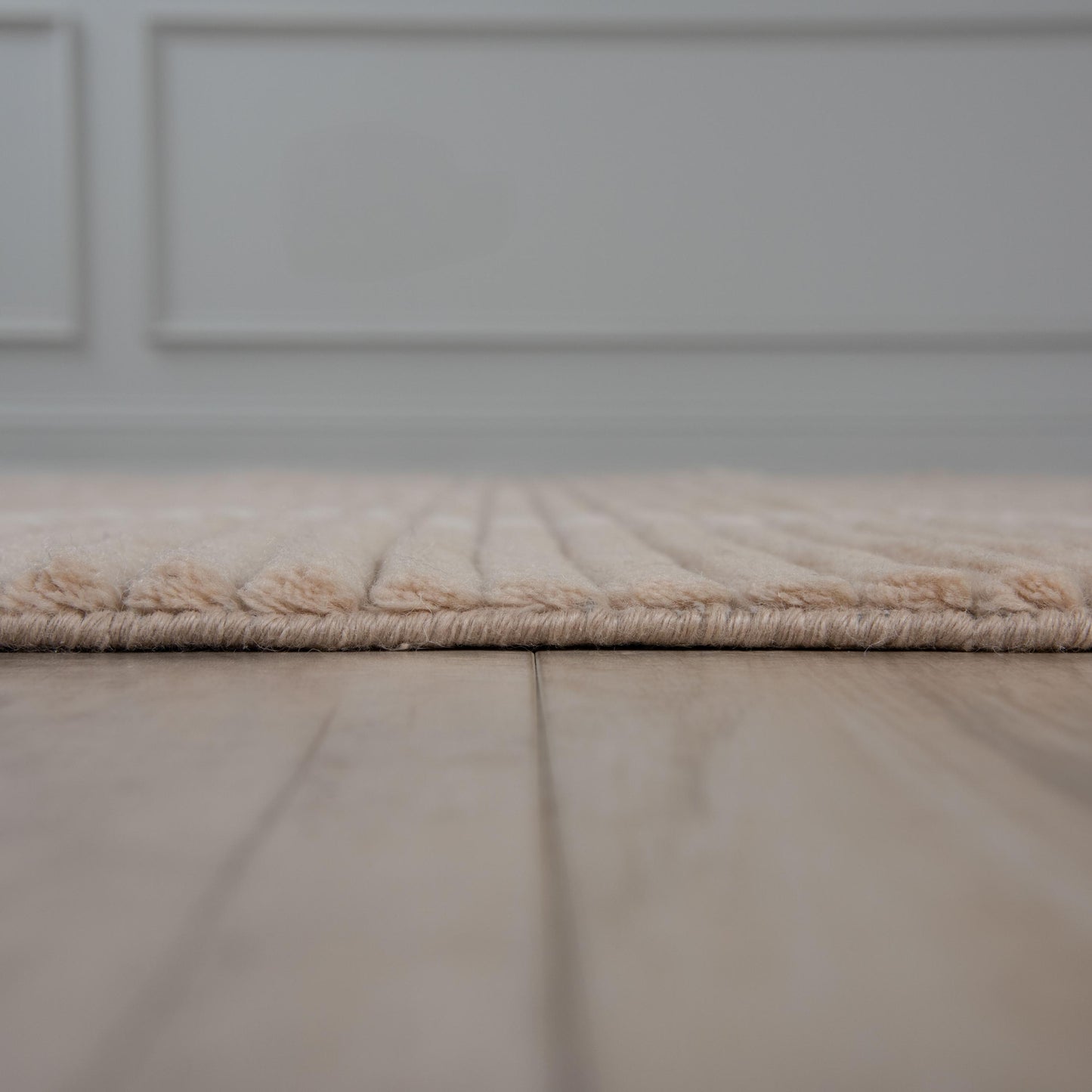 Area rug, 5' x 8'.