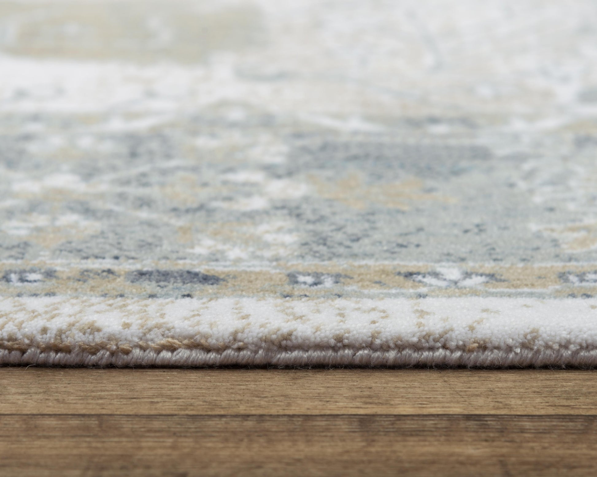 Traditional 5' x 8' rug.