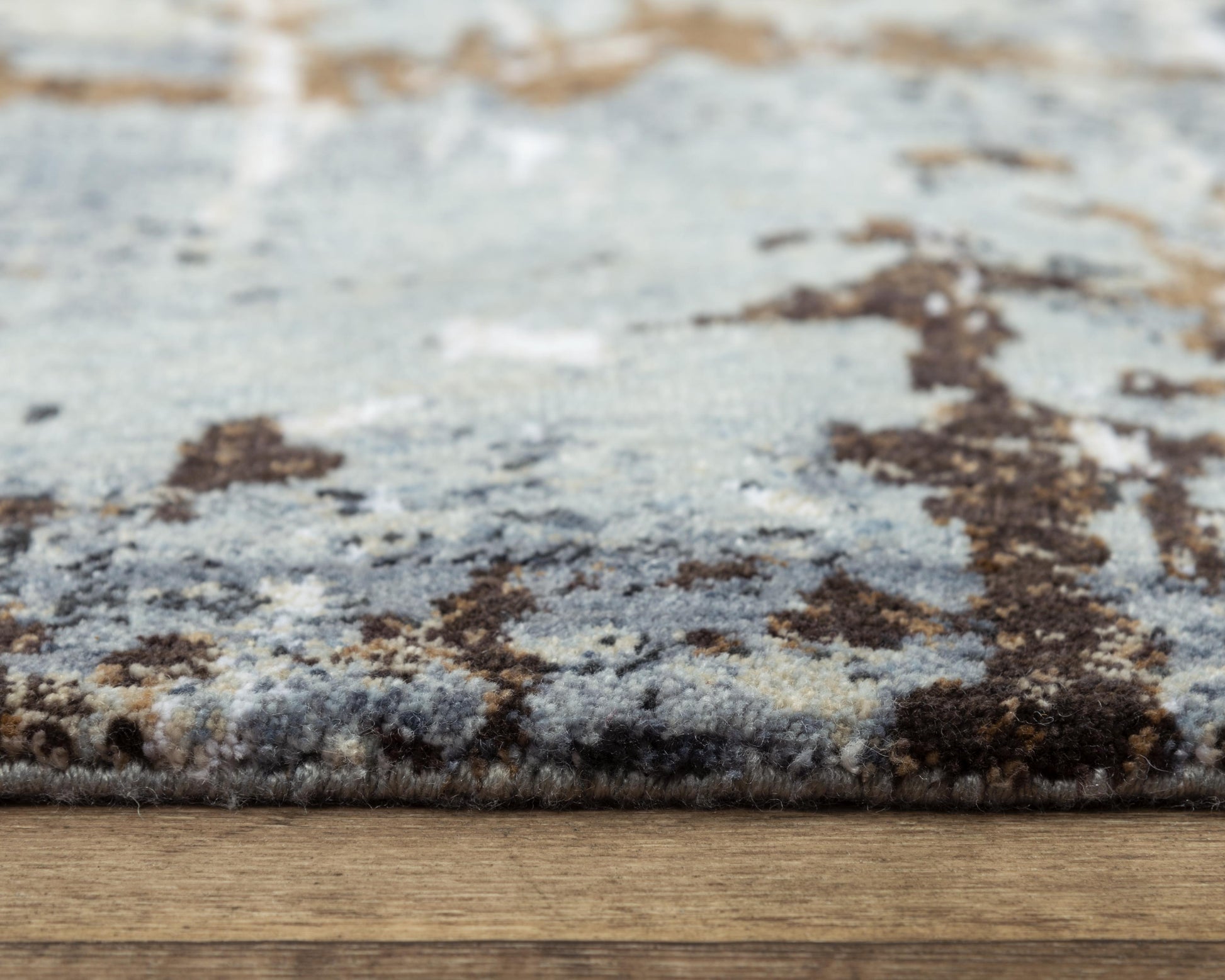 Contemporary style rug, 5' x 8'.