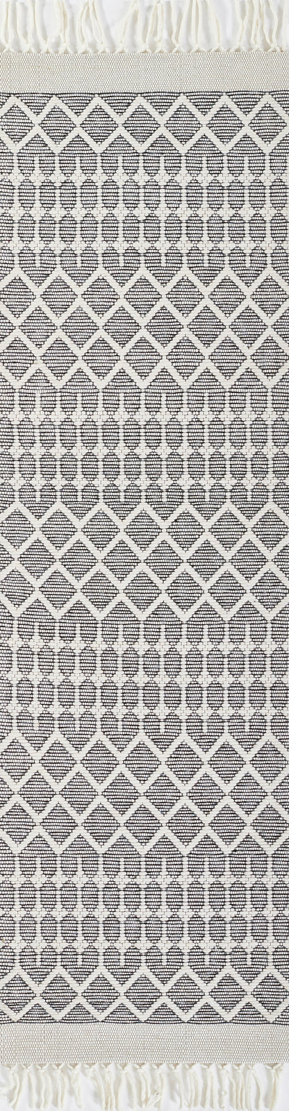 Grey rug runner with white diamond lattice and oval motifs, fringed ends.