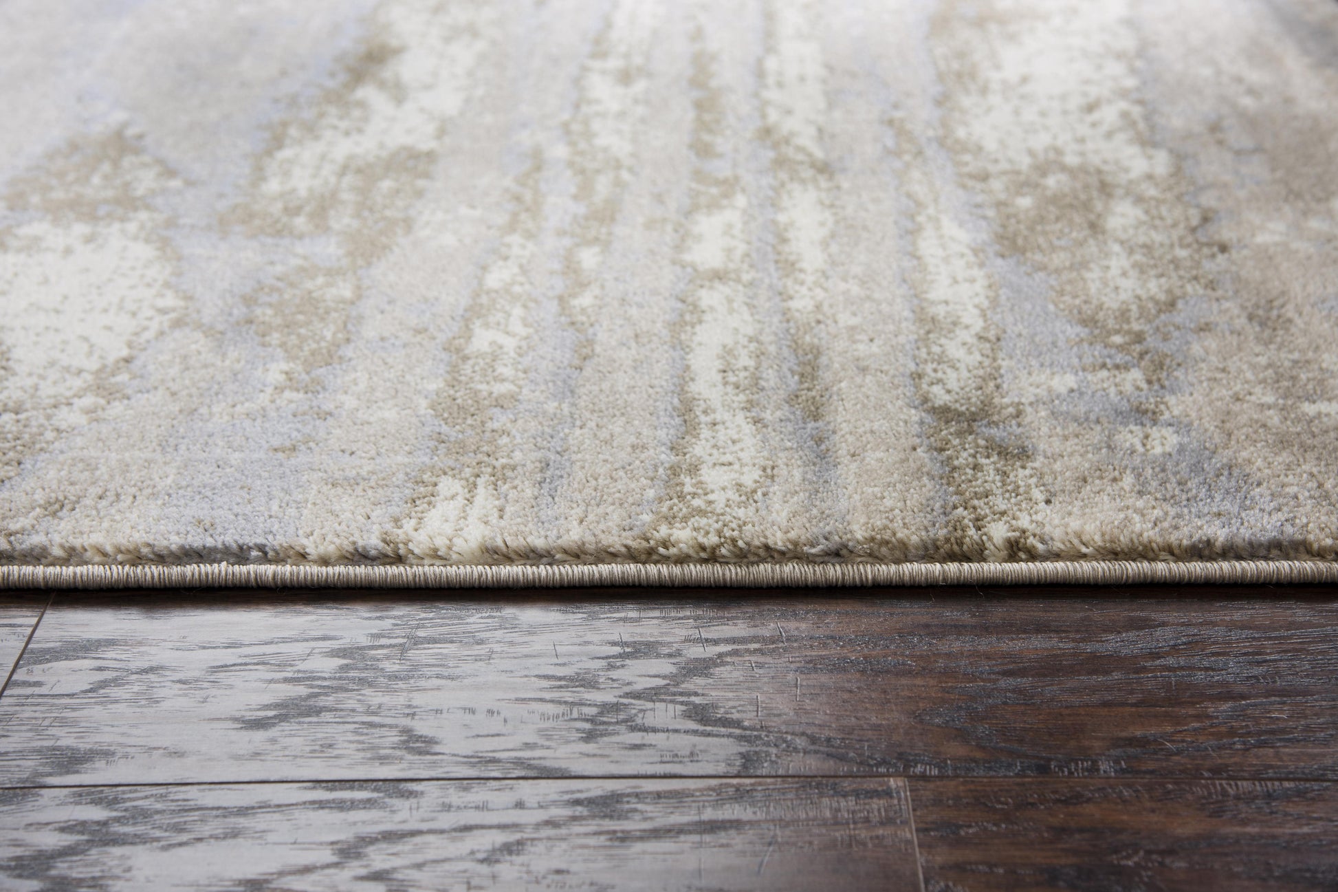 Rug, contemporary style, 5' x 7'.