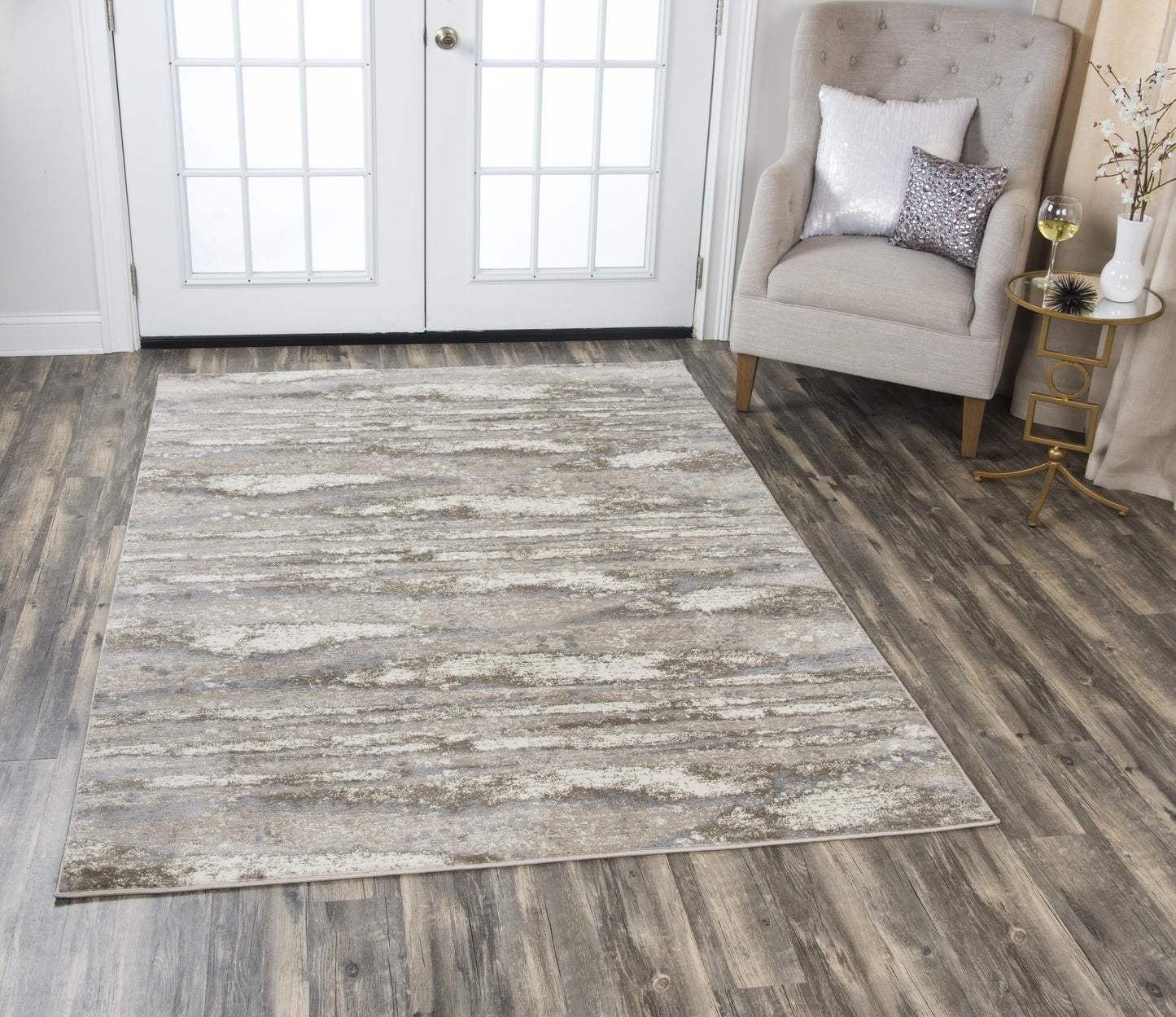 Contemporary rug, 5' x 7", patterned design.