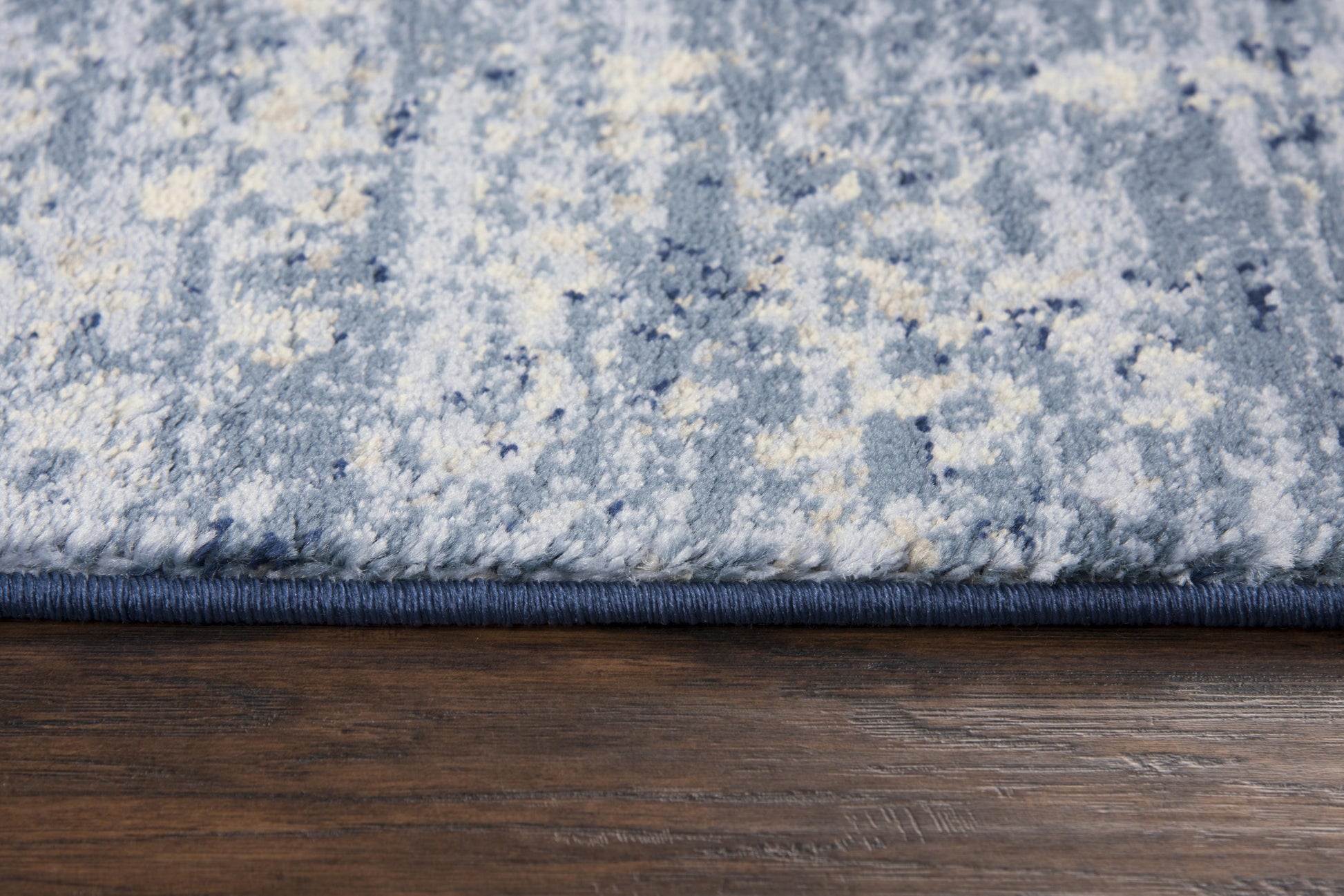 Transitional area rug, 5' x 7'.