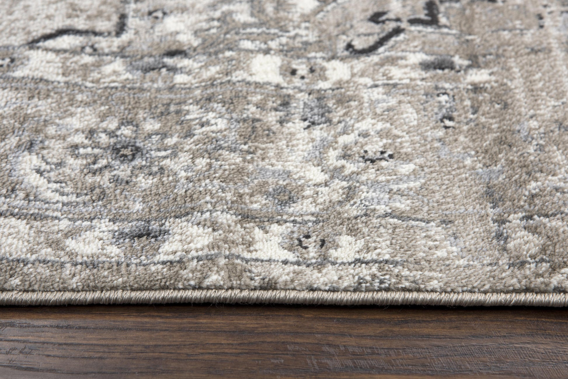 Traditional 8' x 10' rug.