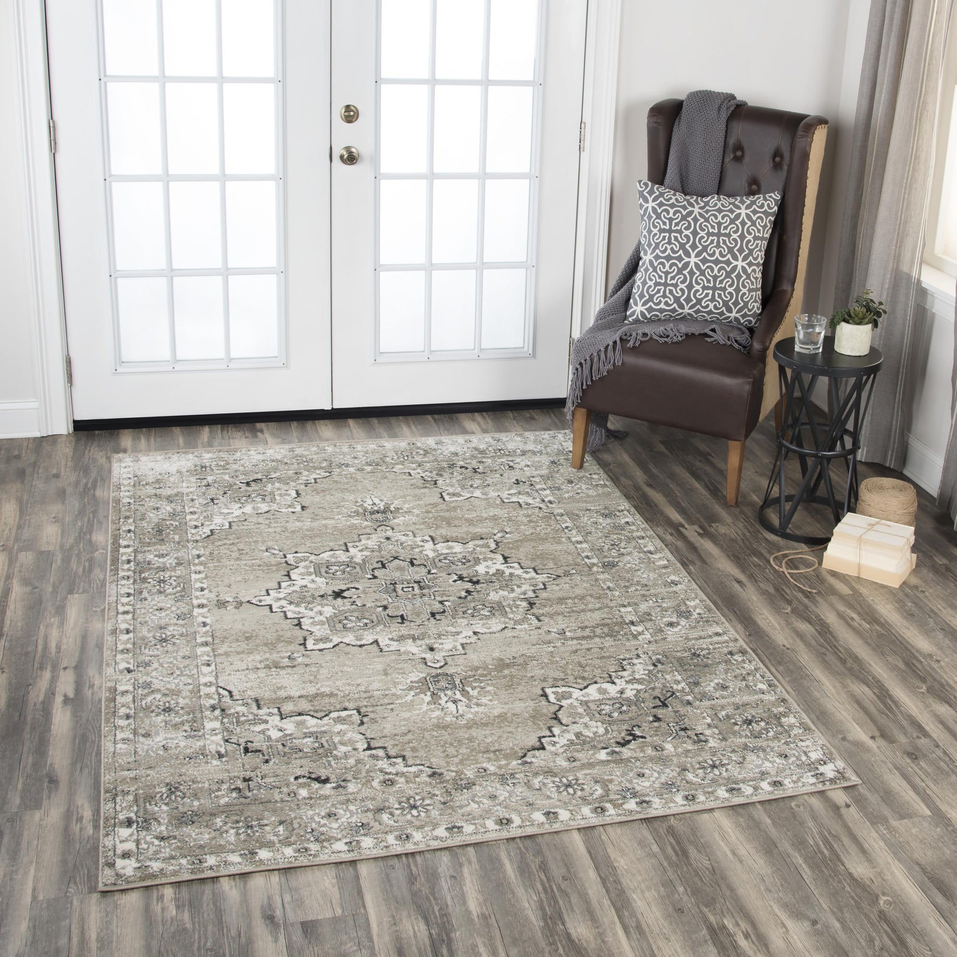 Traditional 8' x 10' rug