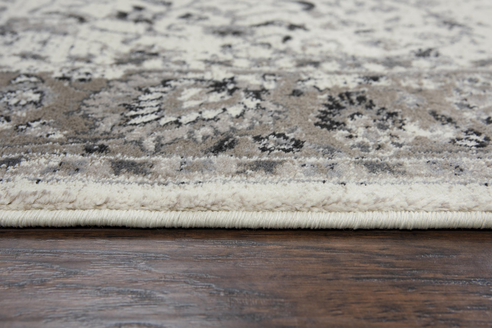 Traditional 8' x 10' rug.