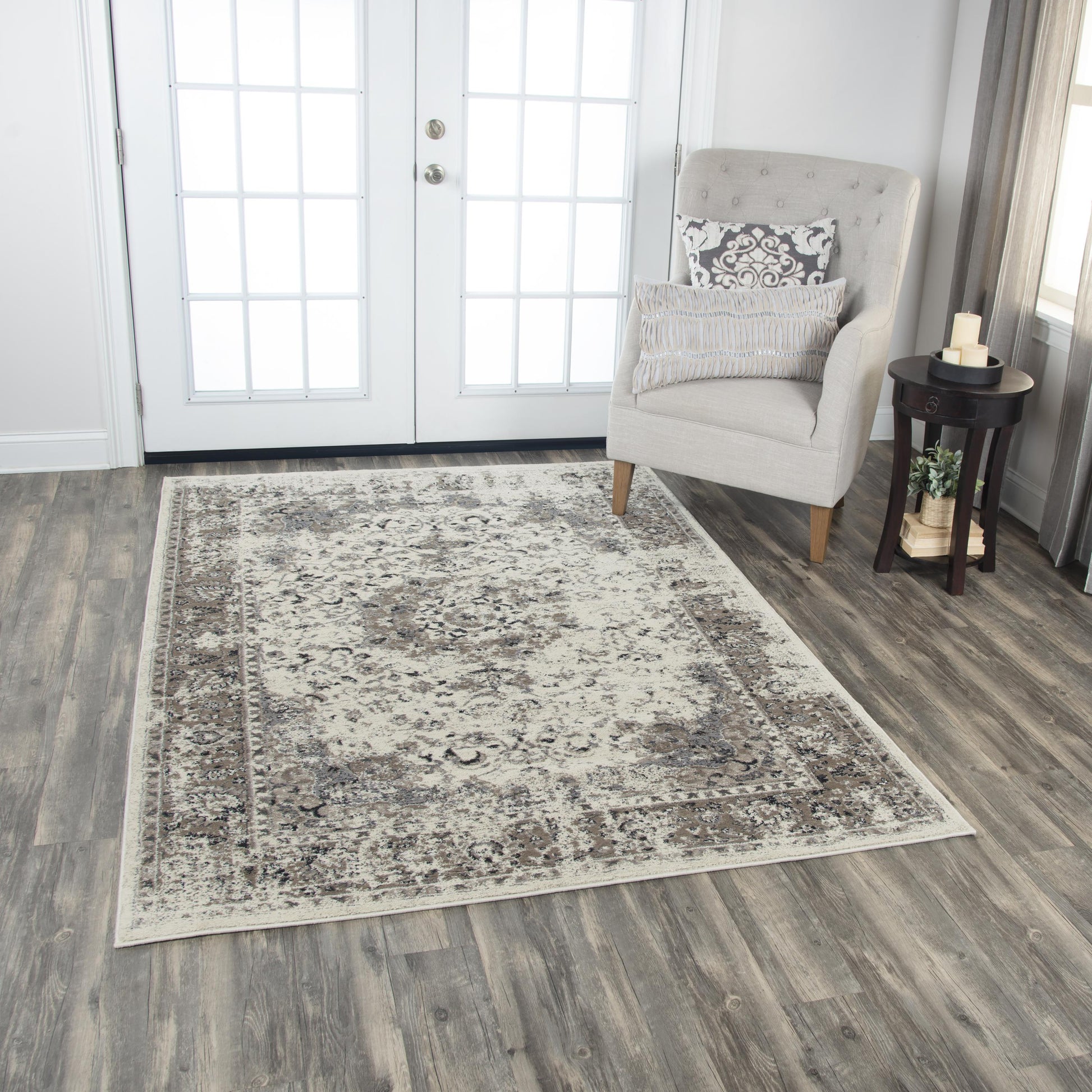 Traditional rug, 8' x 10'.