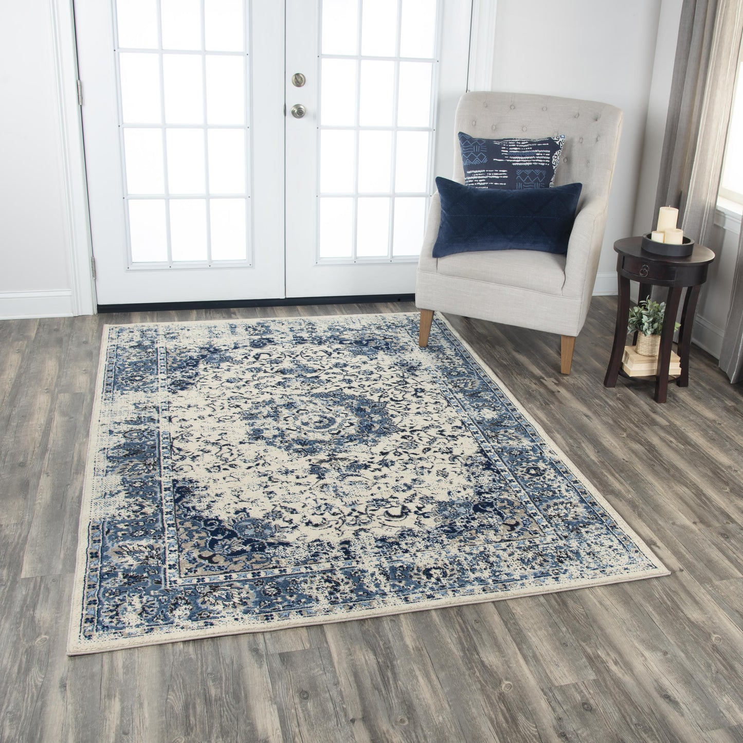 Traditional 5' x 8' rug