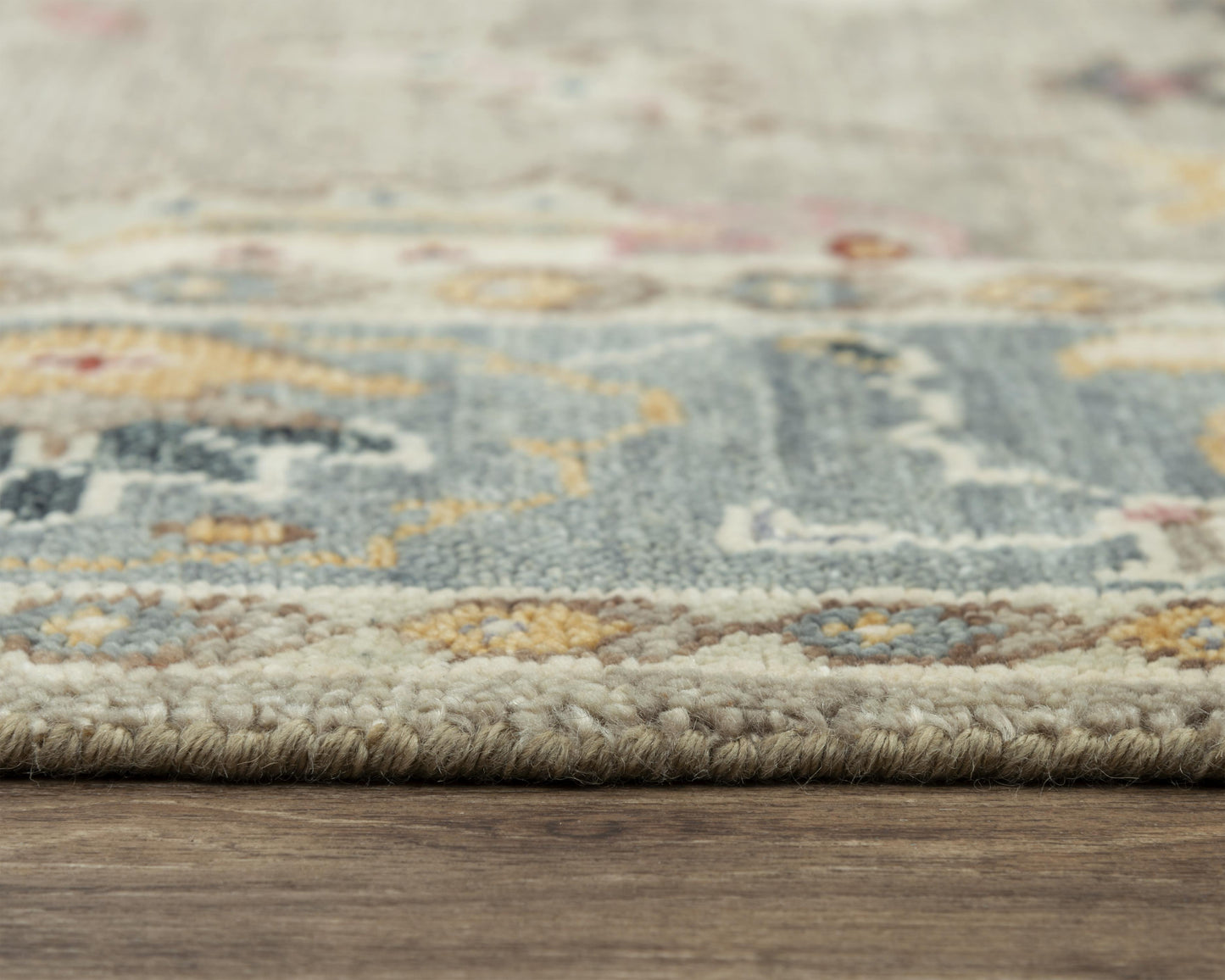 Traditional rug, 10' x 14'.