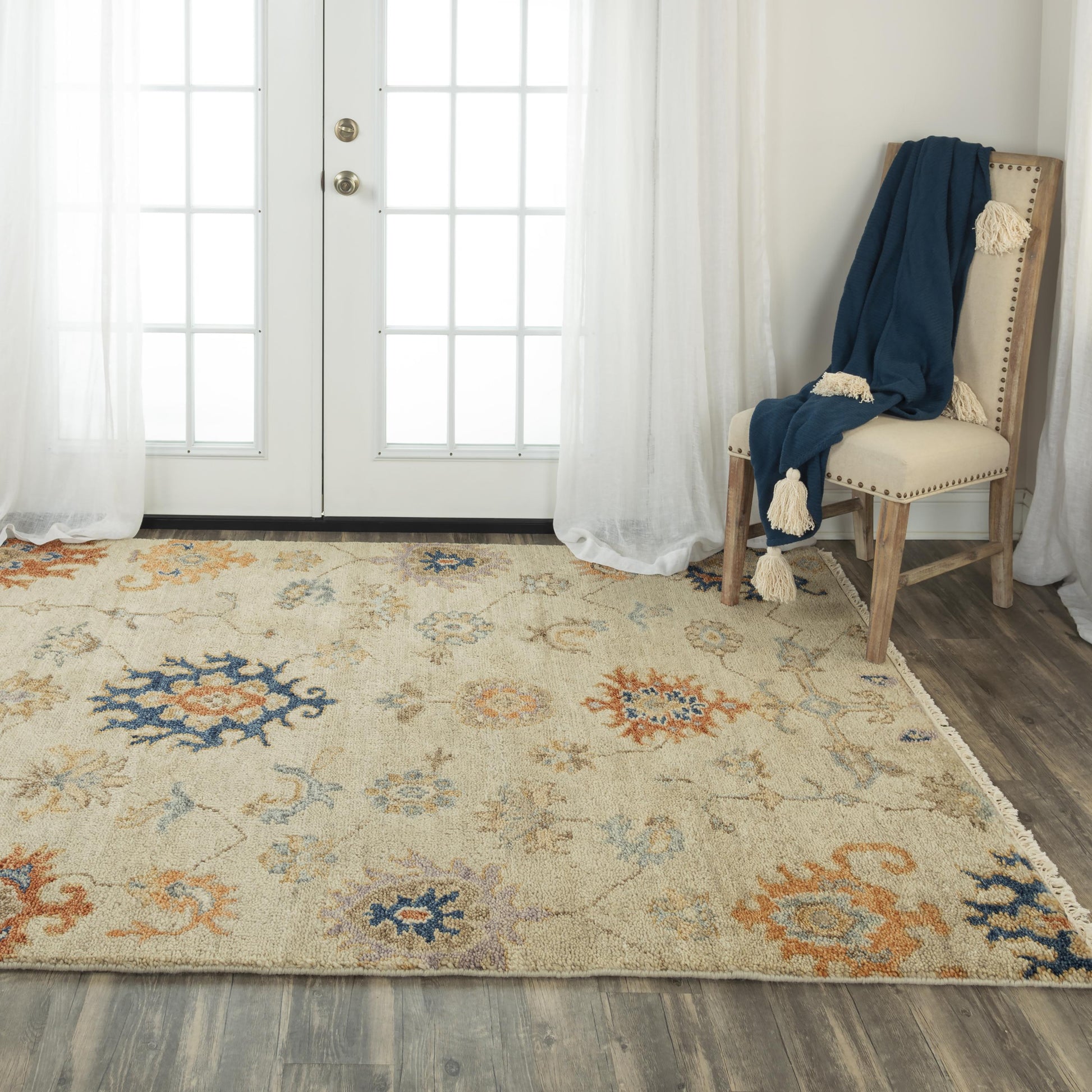 Rug, transitional design, 8' x 10'.