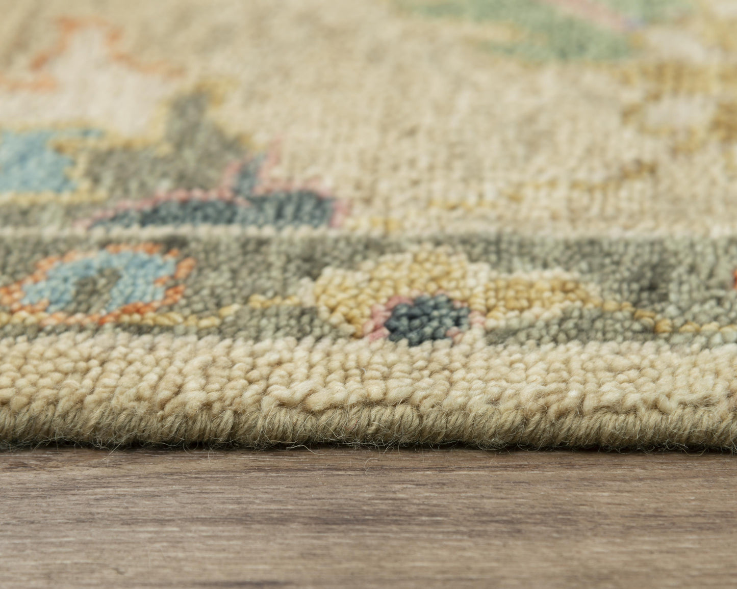 Traditional rug, 2' x 3'.