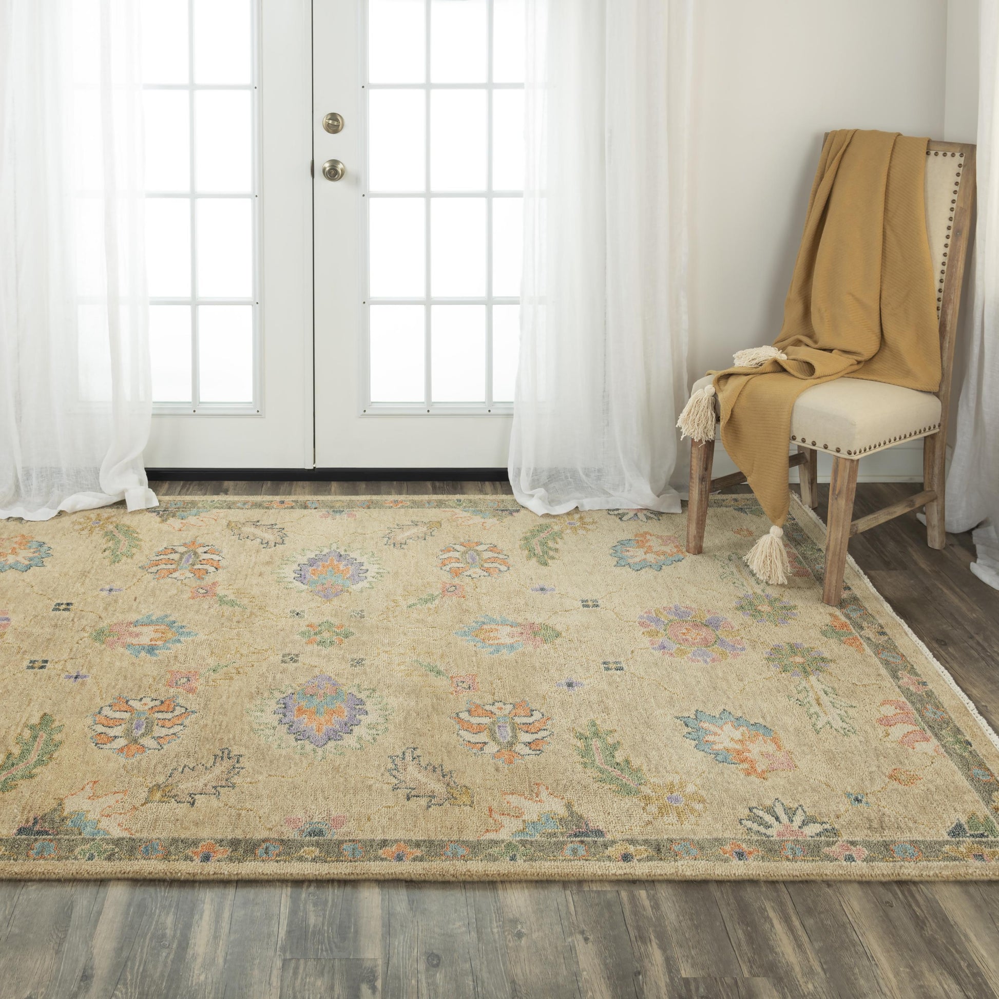 Traditional 2' x 3' rug