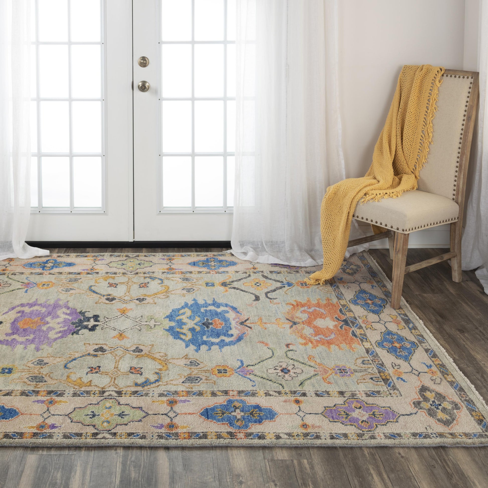 Traditional rug, 9' x 12'.