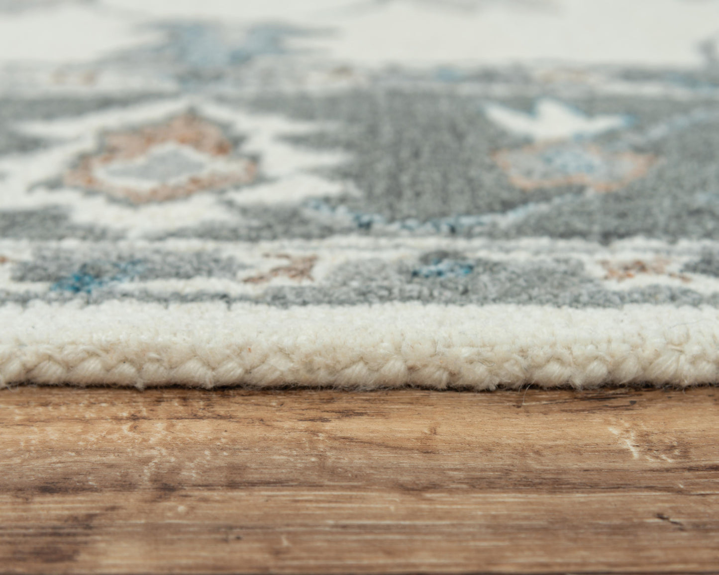 Traditional rug, 5' x 8'.