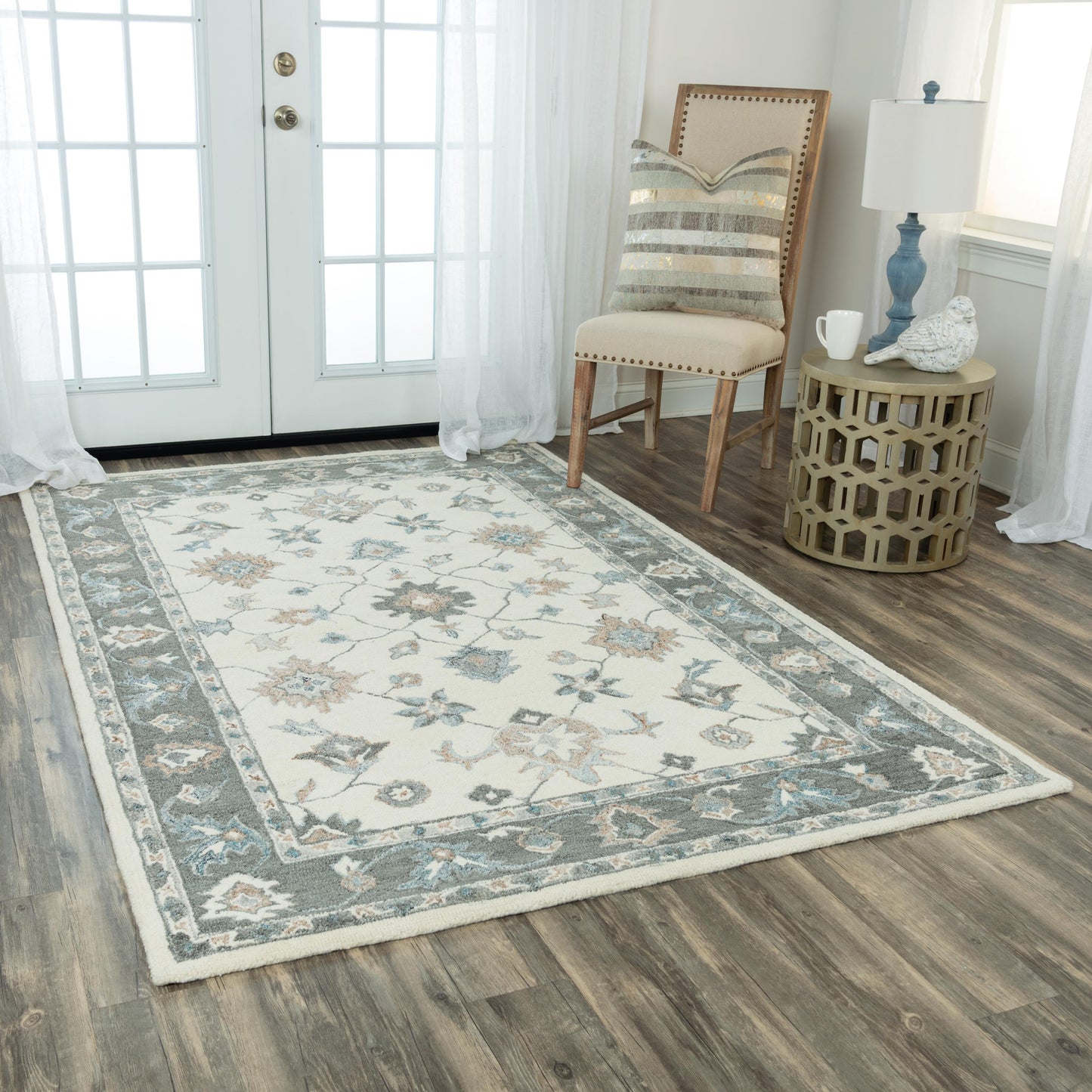Essence Traditional rug, 5' x 8'.
