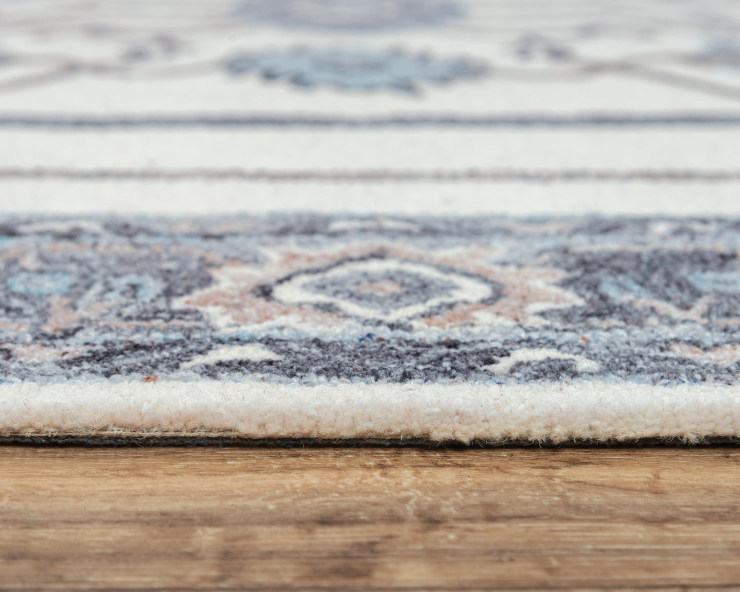 Traditional rug, 5' x 8'.