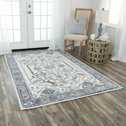 Traditional rug, 5' x 8'.