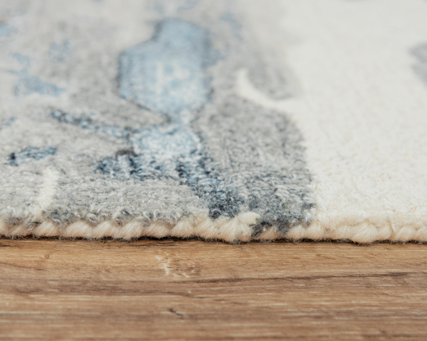 Contemporary area rug, 8' x 10'.
