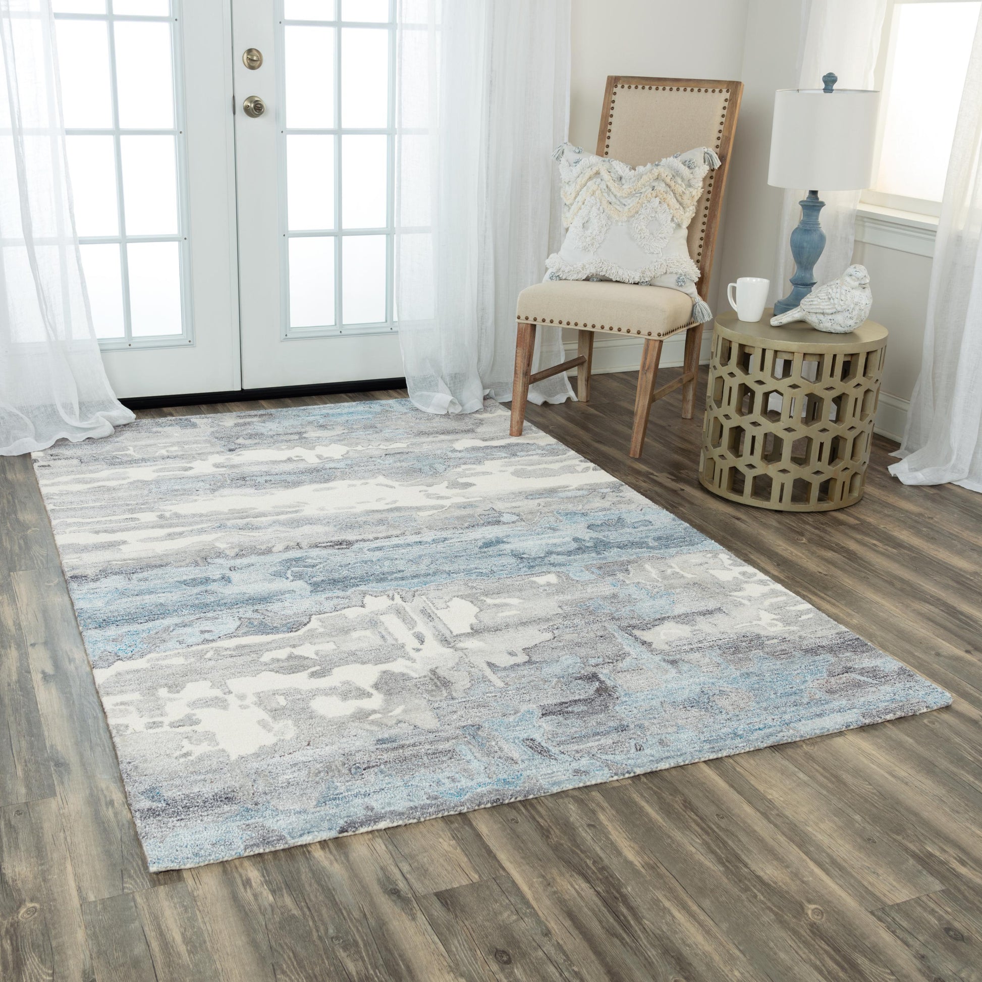 Contemporary rug, 5' x 8'.