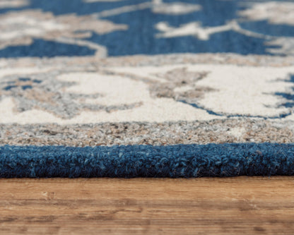 Traditional rug, 5' x 8'.