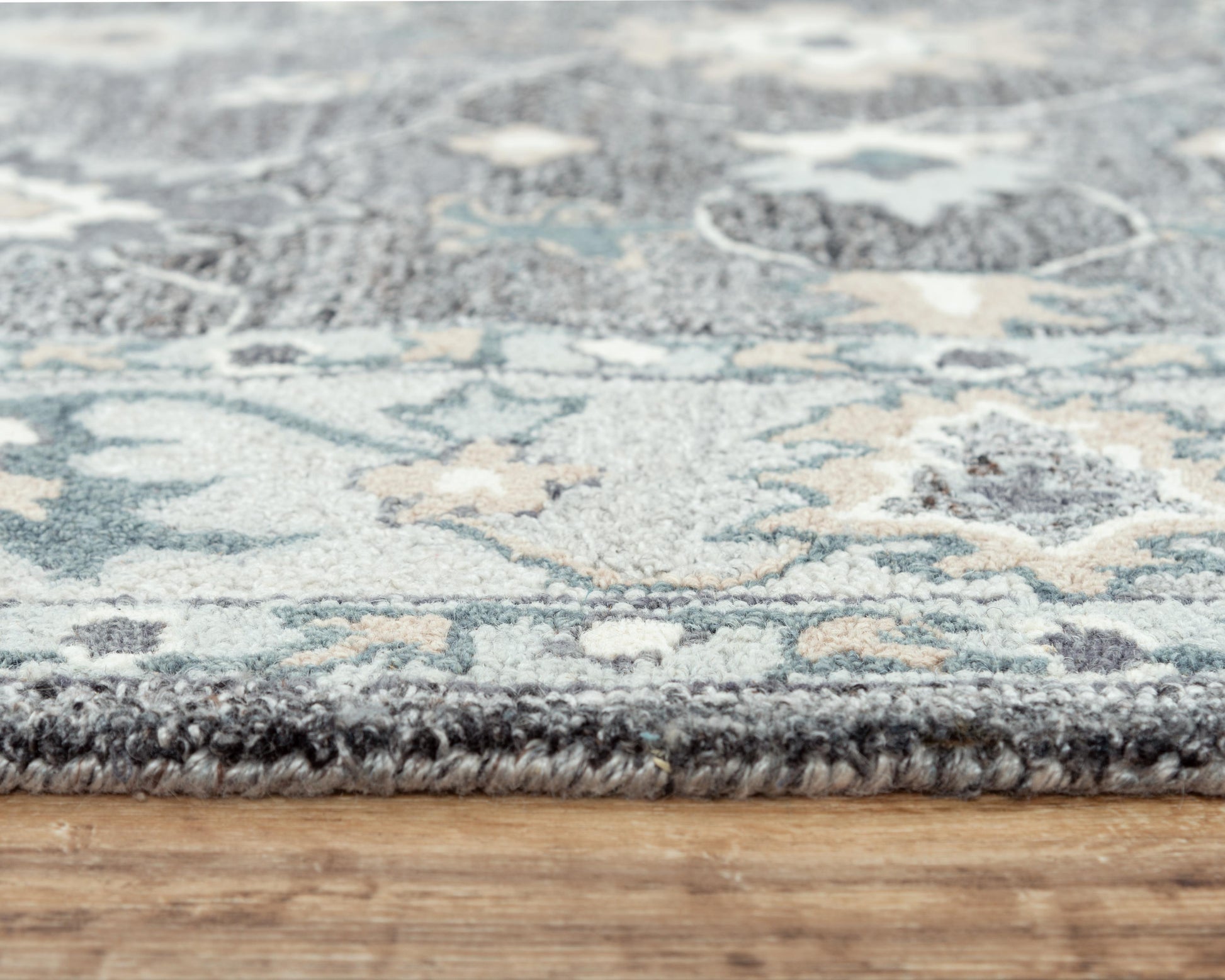 Traditional rug, 9' x 12'.