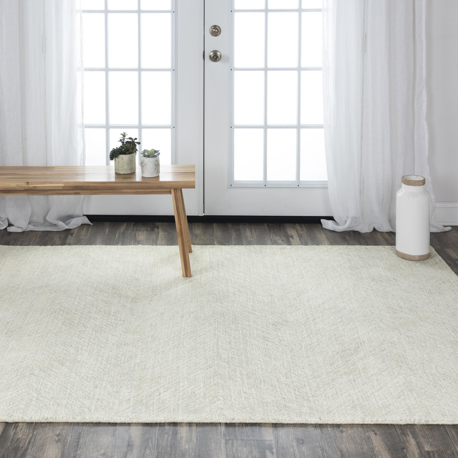 Contemporary rug with an etched pattern, 9' x 12'.