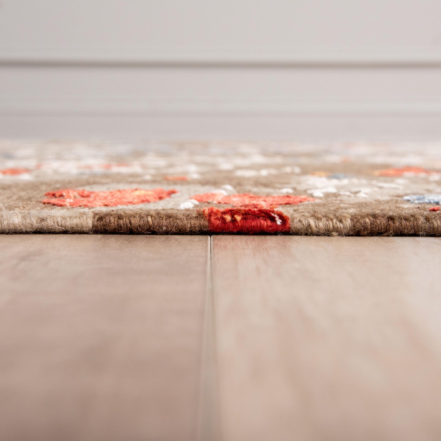 Contemporary rug, 2' x 3'.