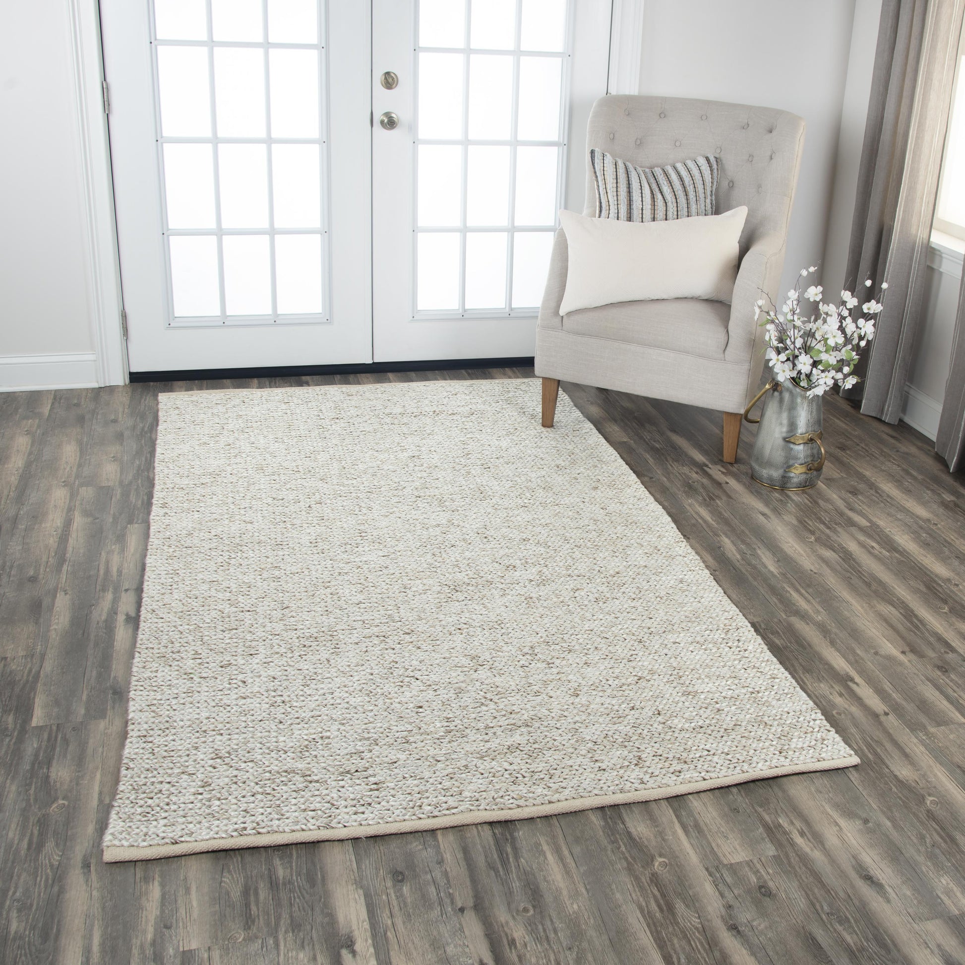 Ewe Complete me rug, transitional style, 9' x 12'.