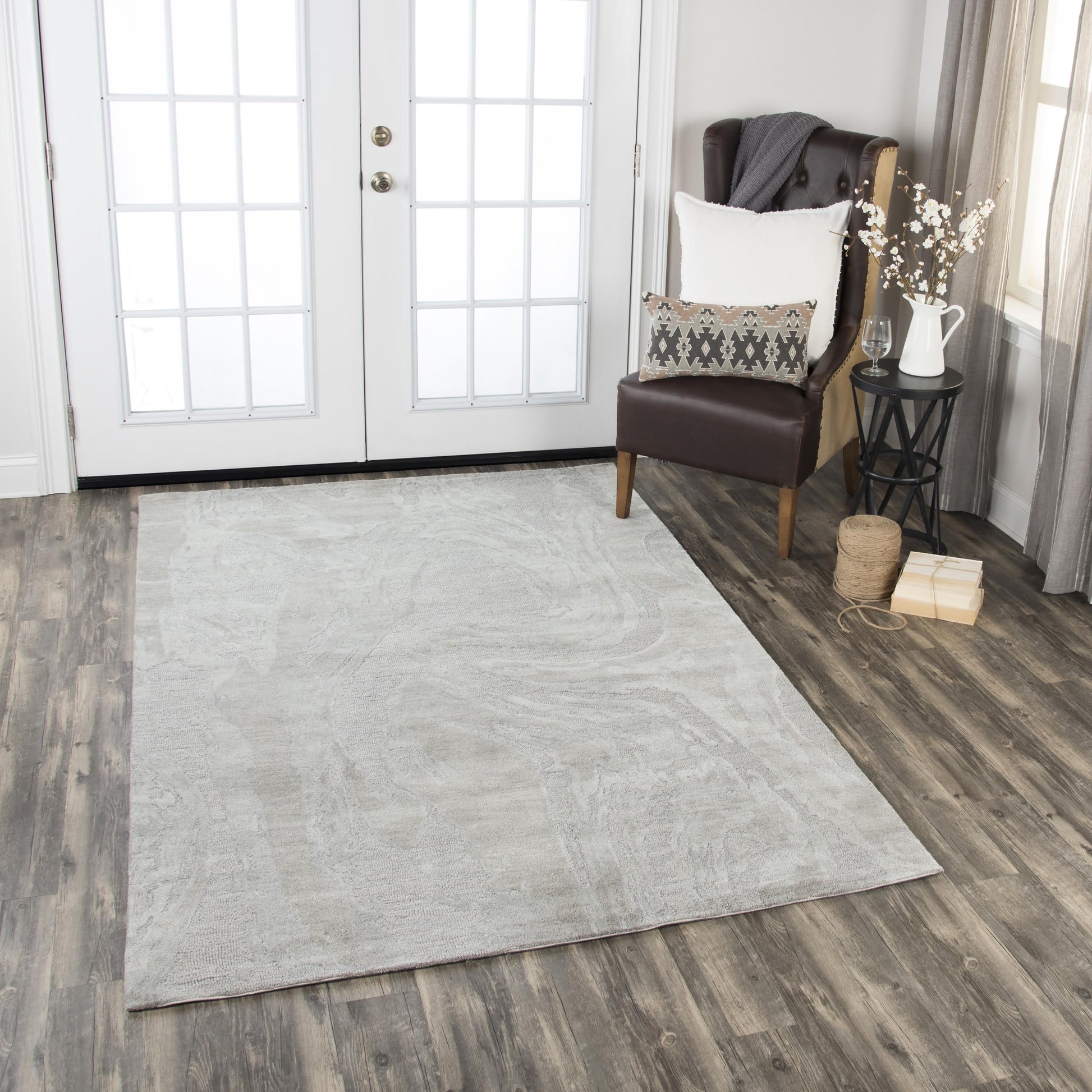 Rug, 5' x 8' (5 ft by 8 ft).