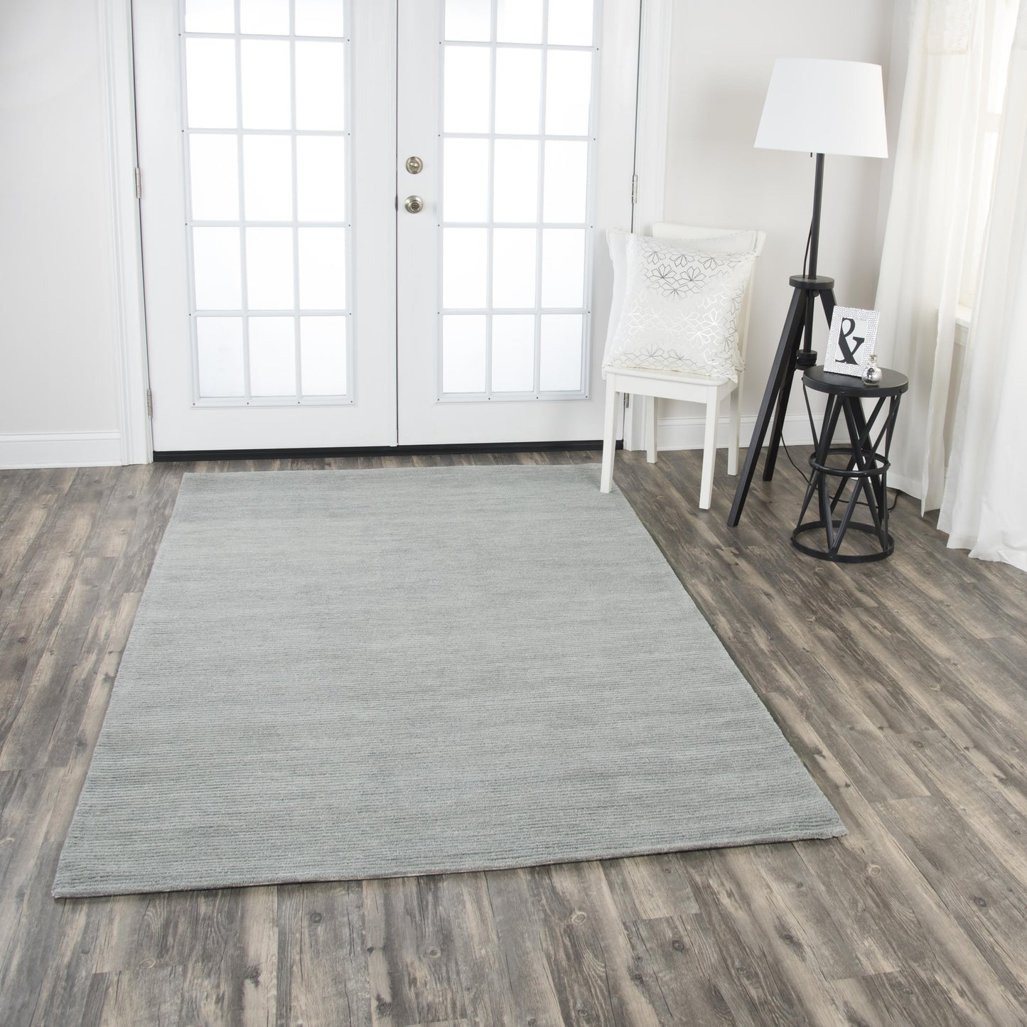 Area rug, 5' x 8'.