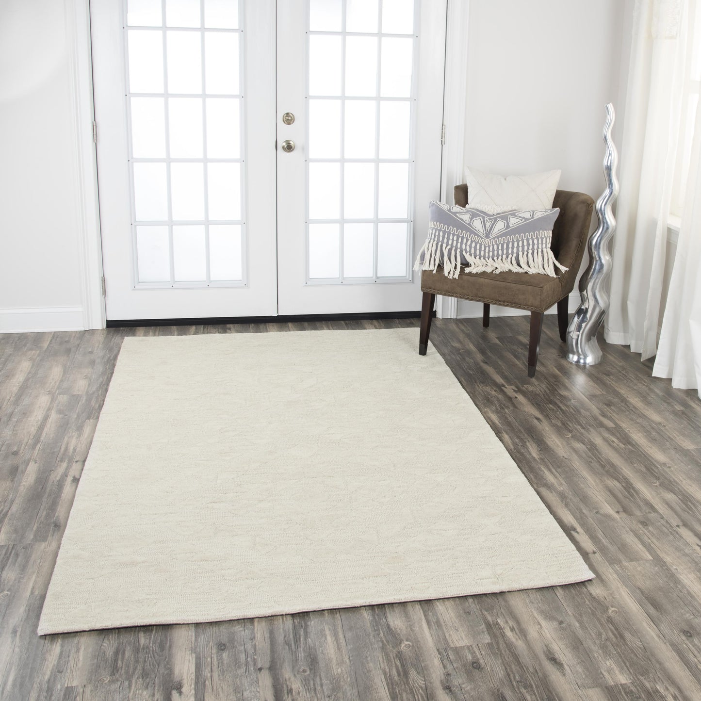 Contemporary rug, 10' x 13'.