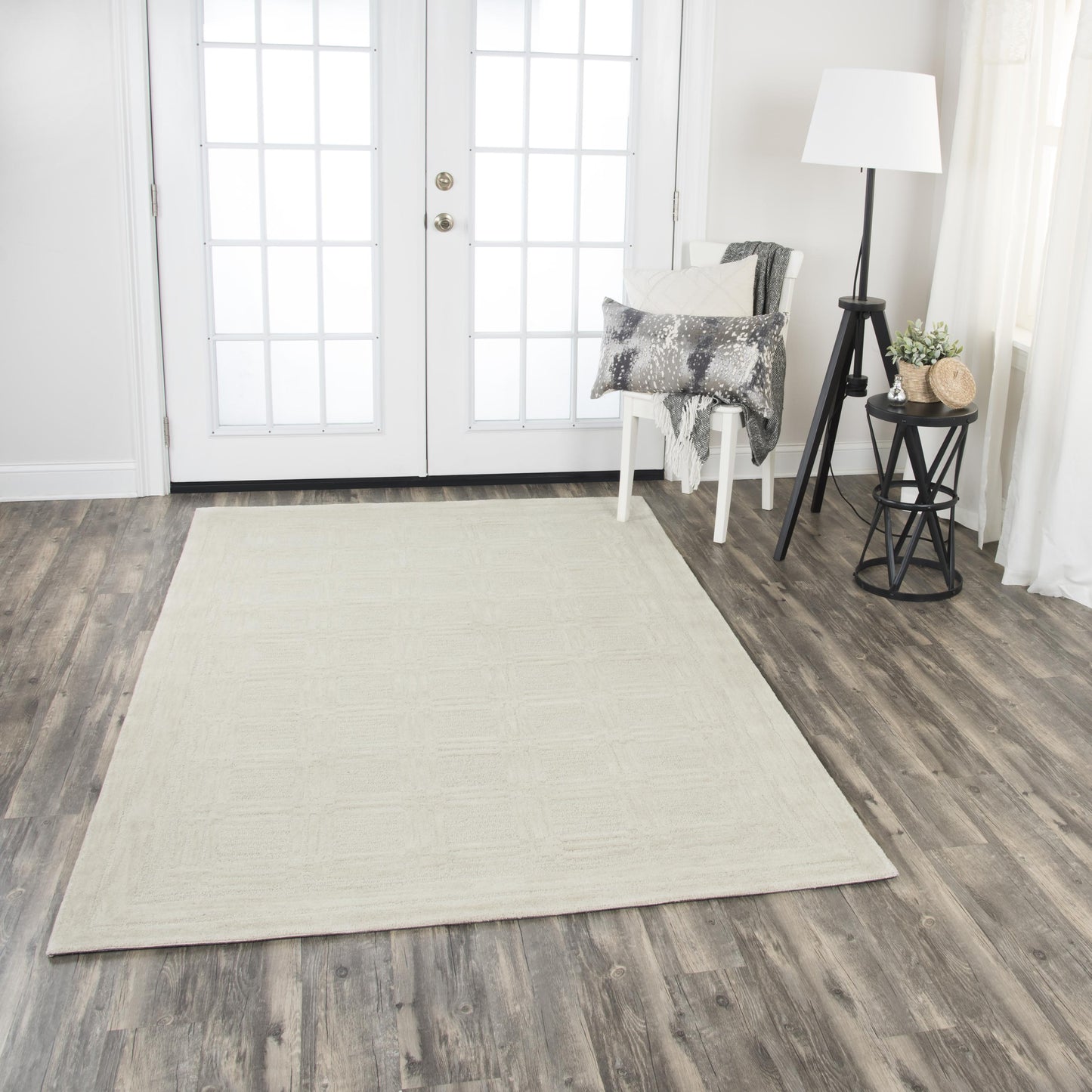 Casual 9' x 12' rug.