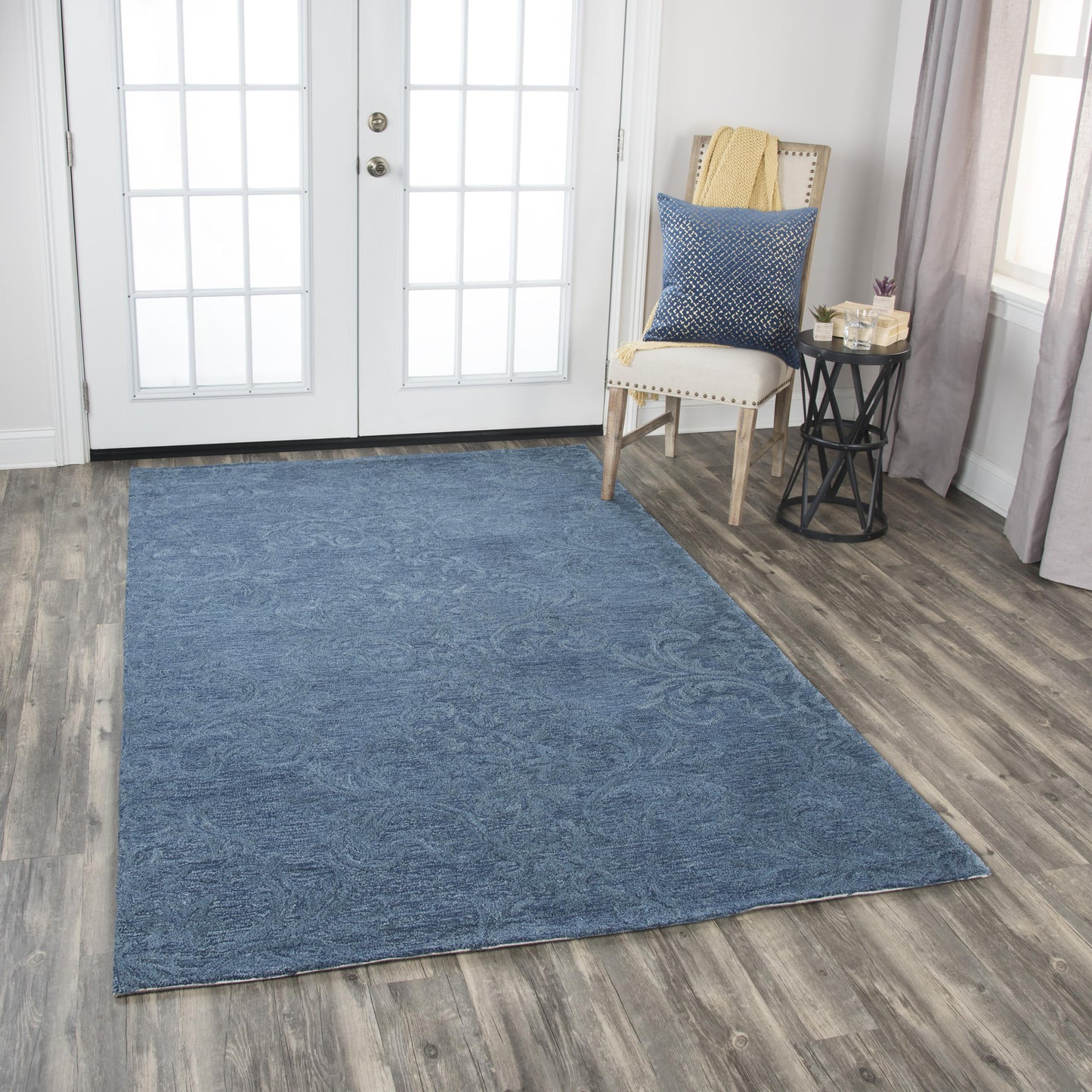 Area rug, 9' x 12'.
