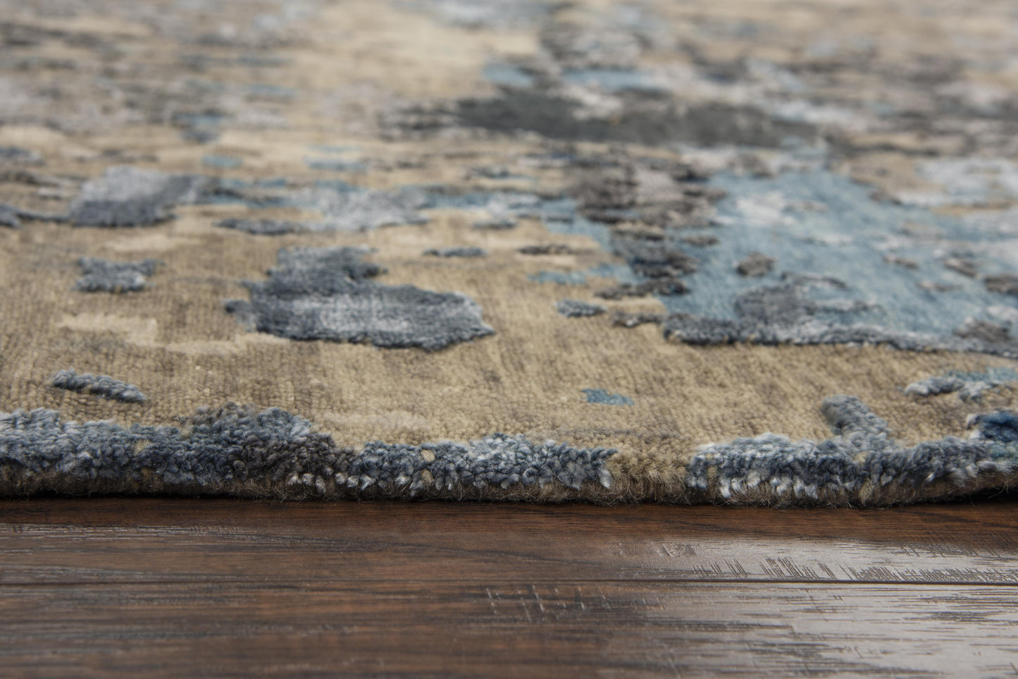 Contemporary rug, 8' x 10'.