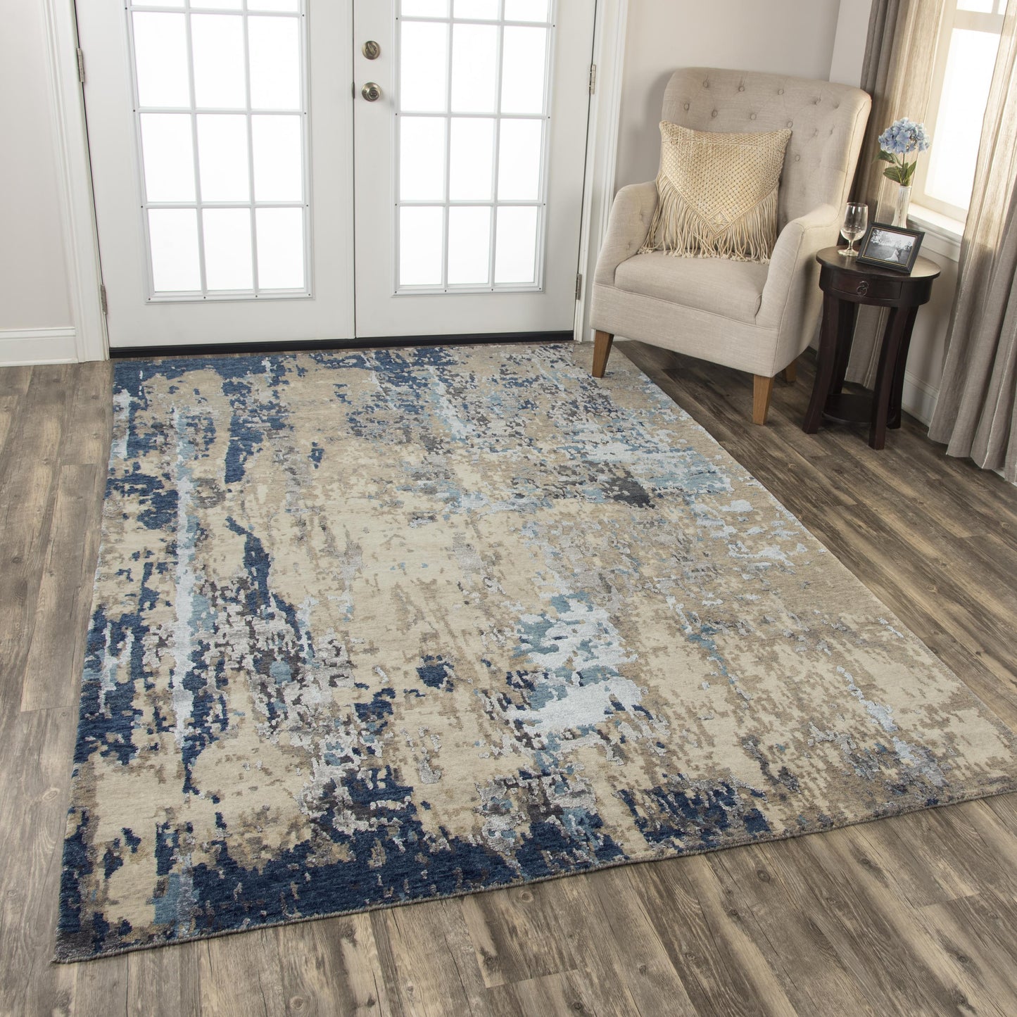 Area rug, 12' x 15'.