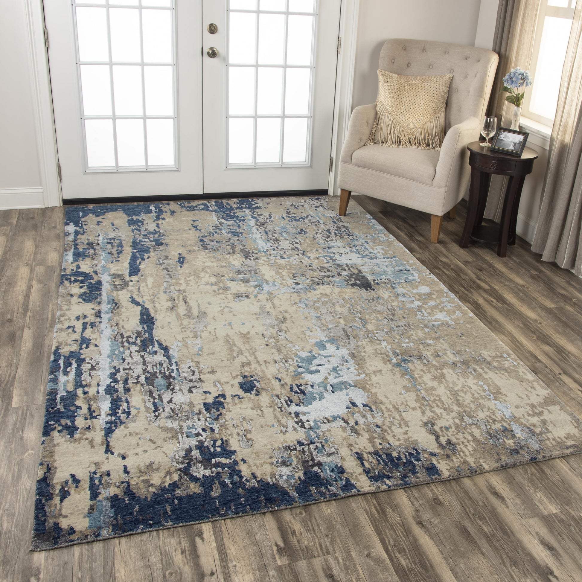 Finesse Contemporary rug, 2' x 3'.