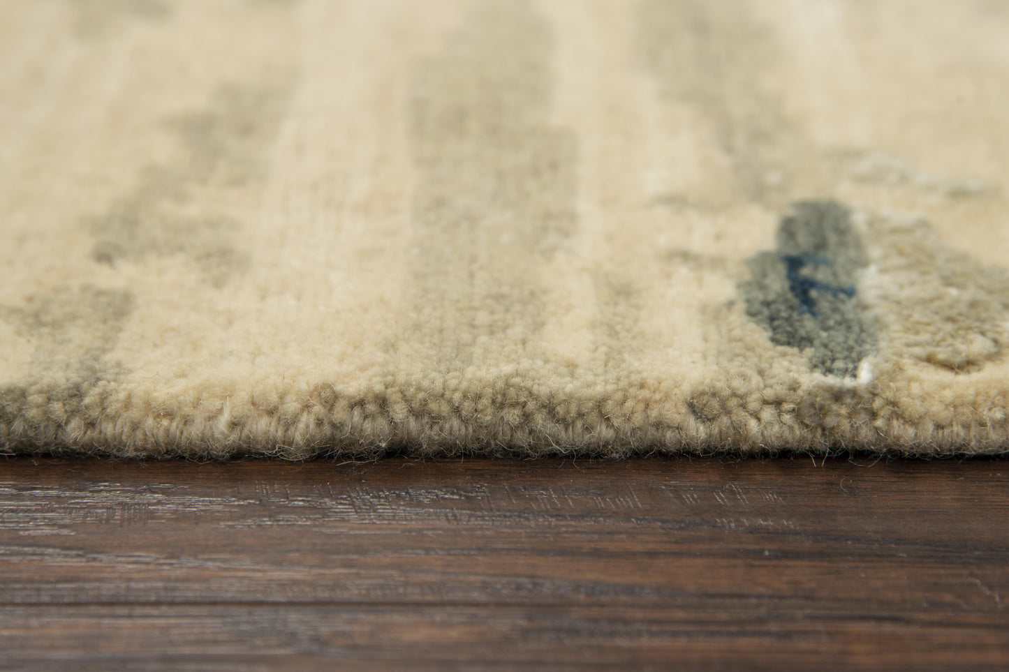 Contemporary rug, 2' x 3'.