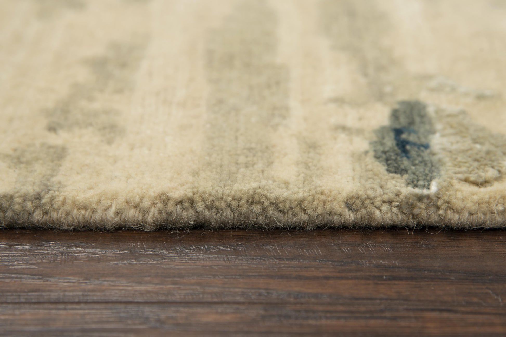 Contemporary area rug, 8' x 10', Finesse pattern.
