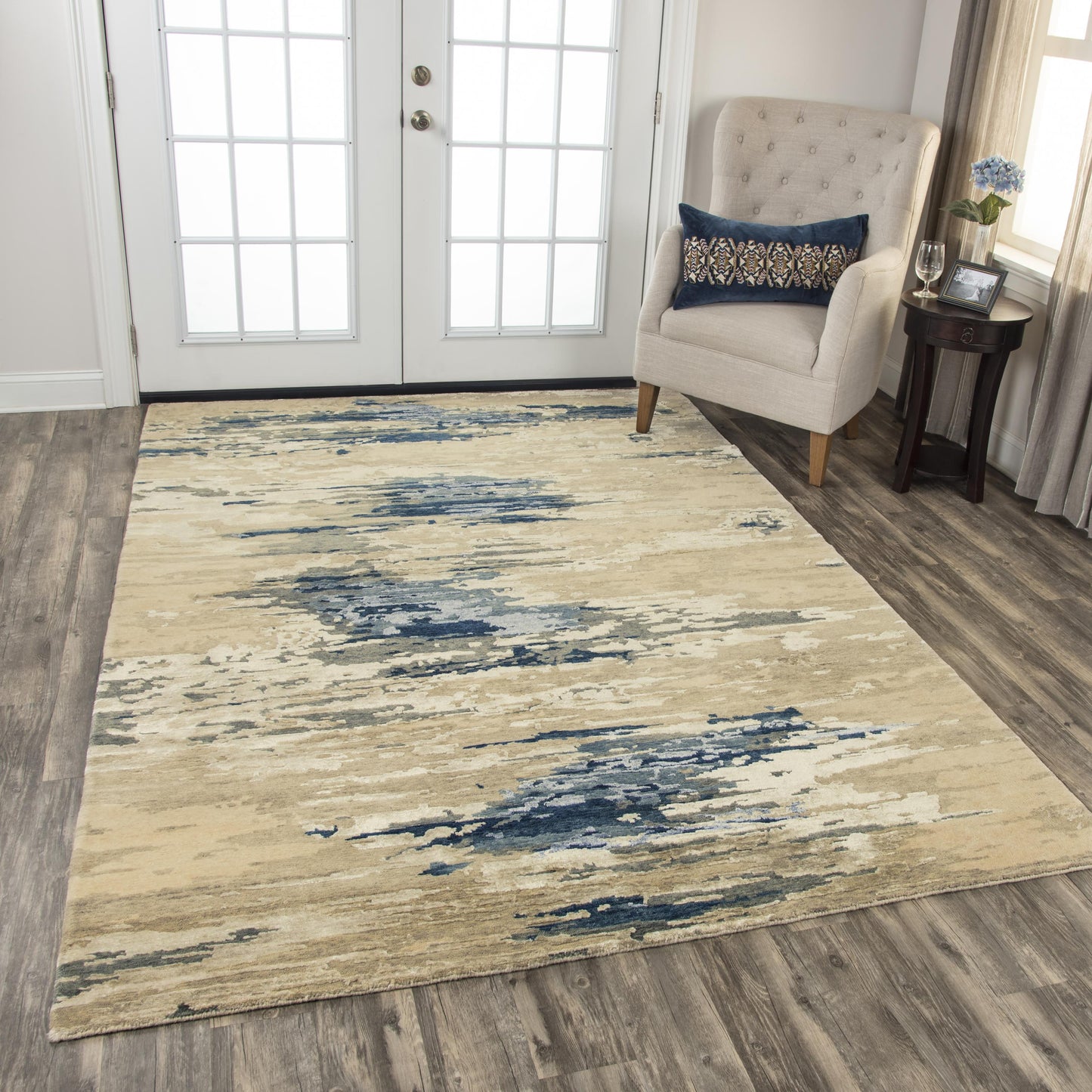 Contemporary rug, 10' x 14'.