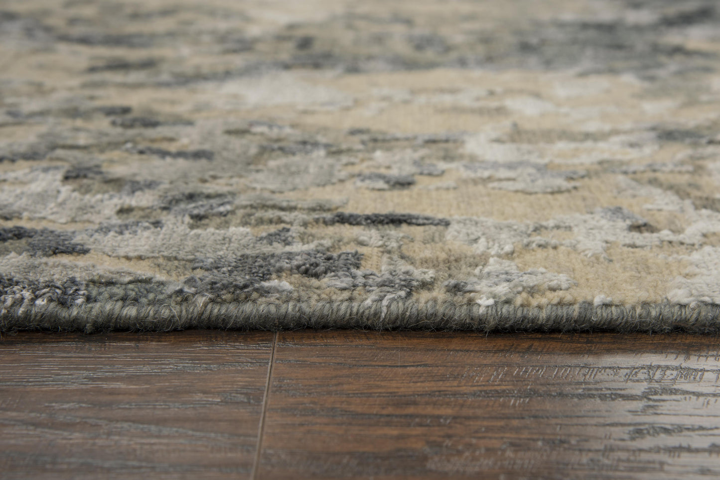 Contemporary area rug, 10' x 14'.