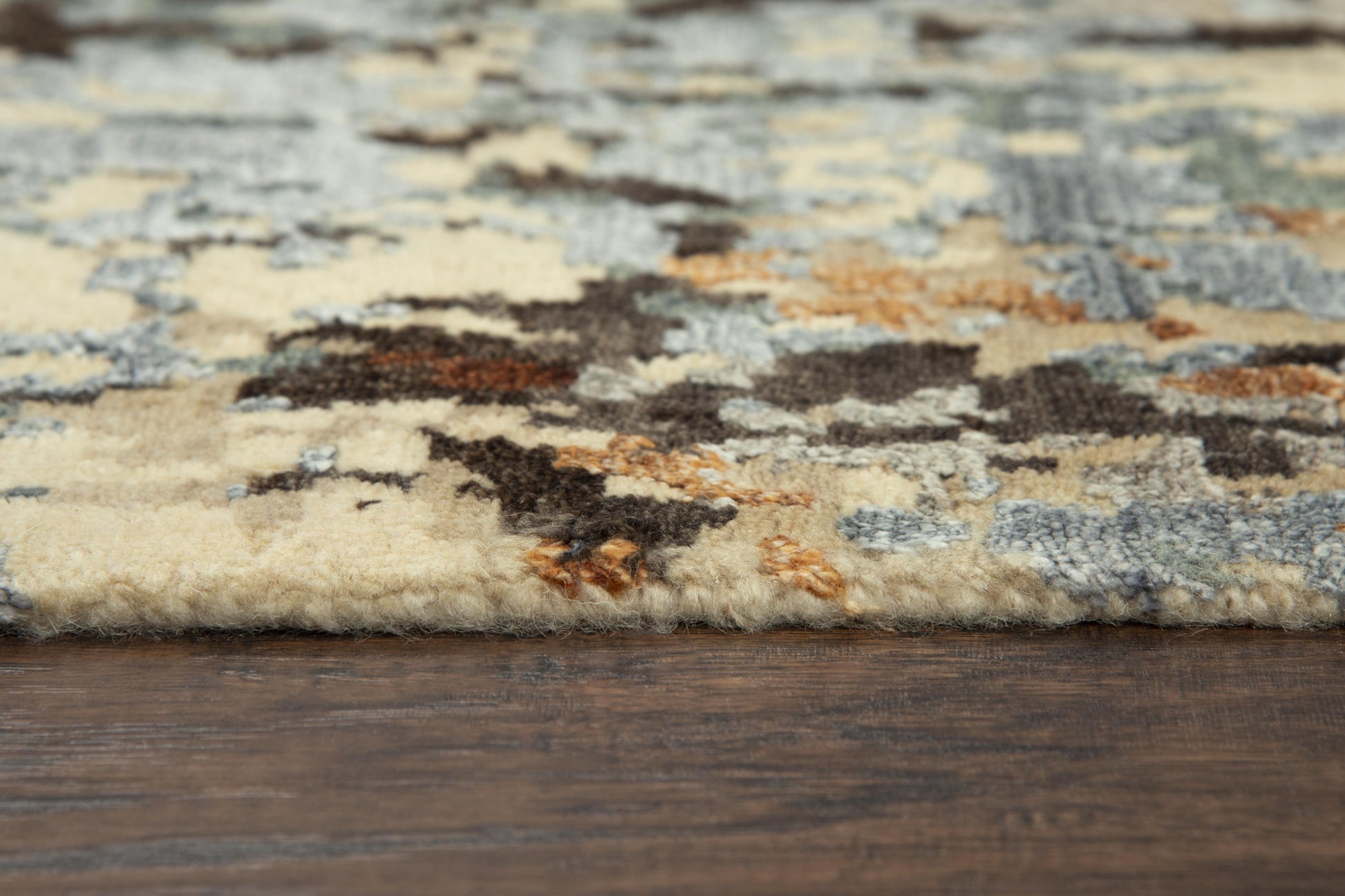 Contemporary rug, 6' x 9'.