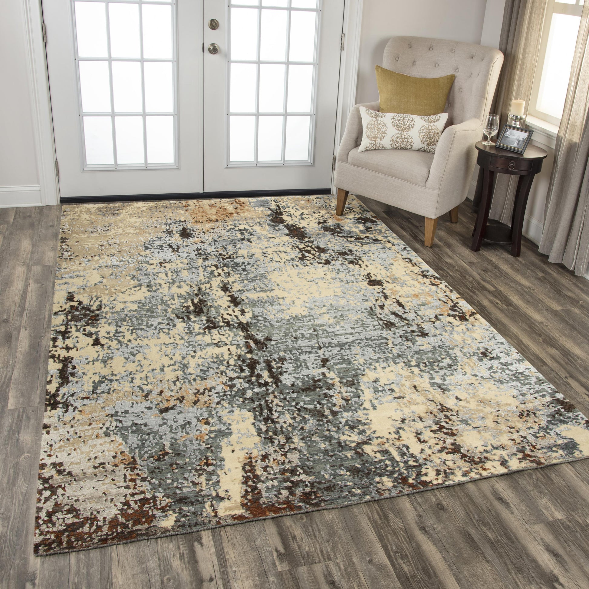 Contemporary rug, 10' x 14'.