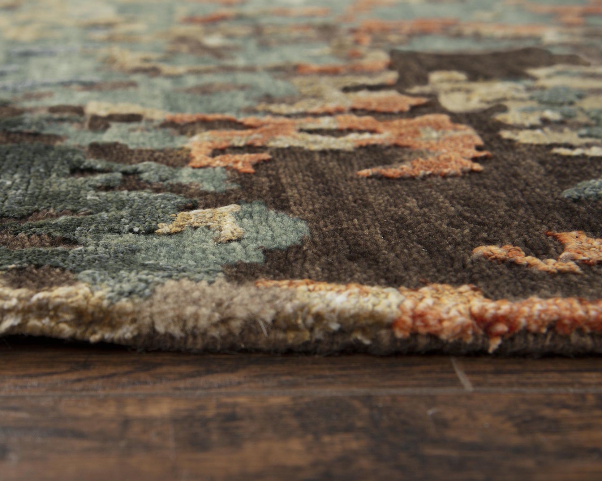 Finesse Contemporary rug, 2' x 3'.